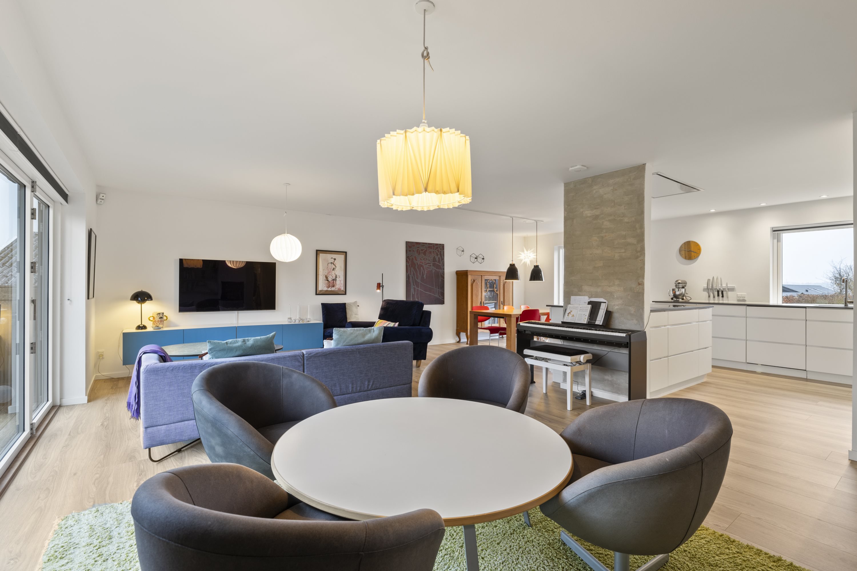 Fremhævet stue billede i fuldskærmstilstand. Billede af Bjernemarksvej 35, Tåsinge, 5700 Svendborg