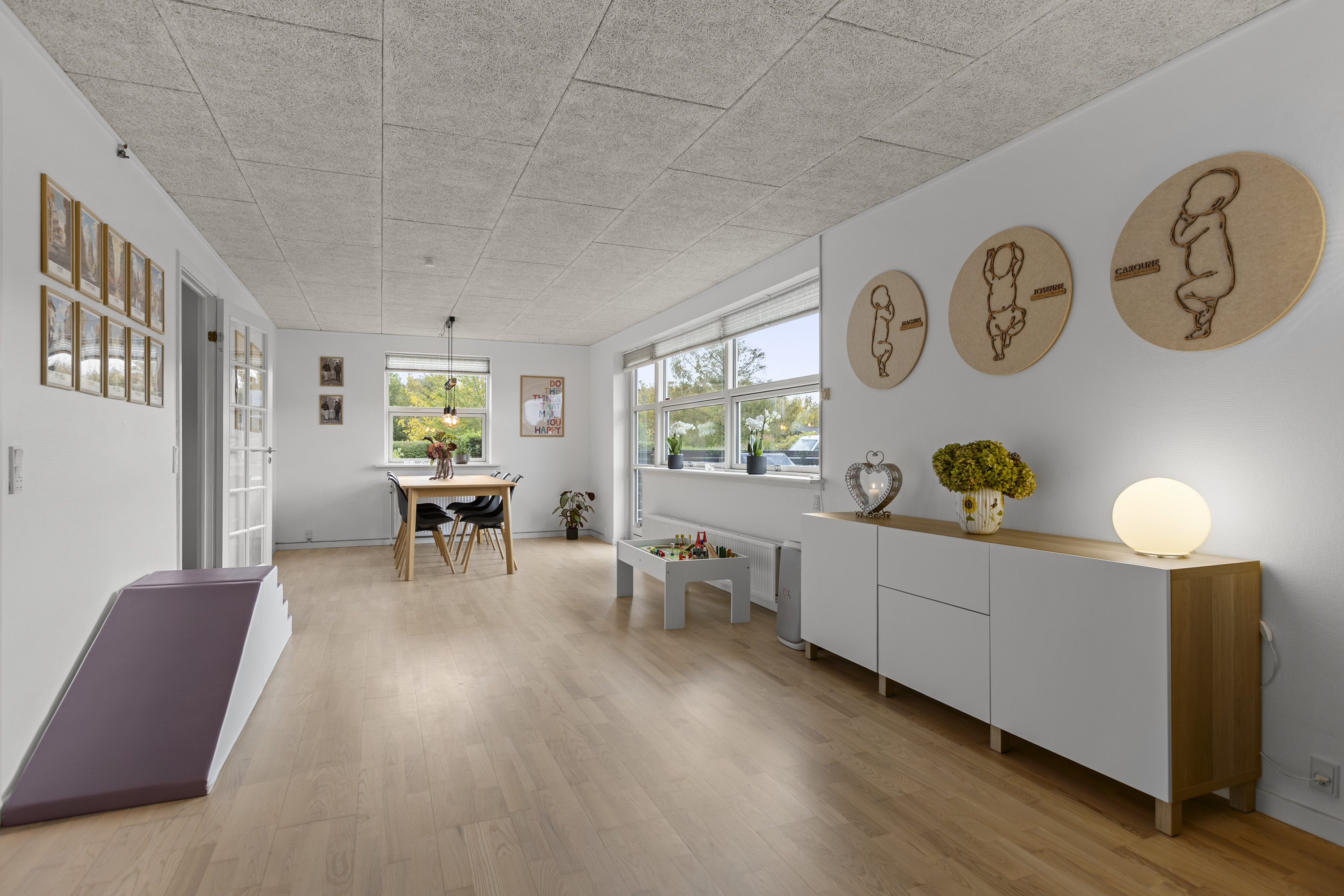 Fremhævet stue billede i fuldskærmstilstand. Billede af Lerchenfeldvej 47, 4400 Kalundborg