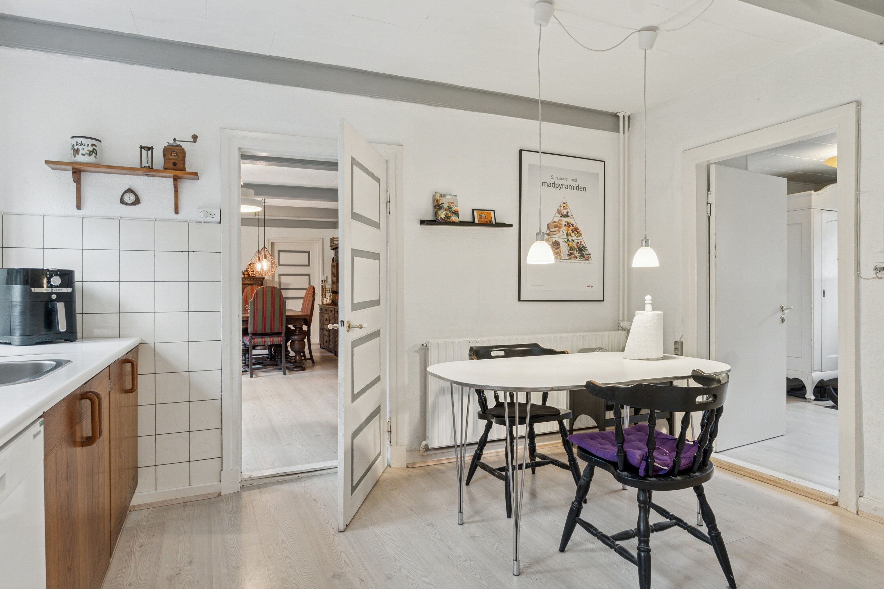 Fremhævet køkken billede i fuldskærmstilstand. Billede af Varmkærvej 11, Varmkær, 6040 Egtved