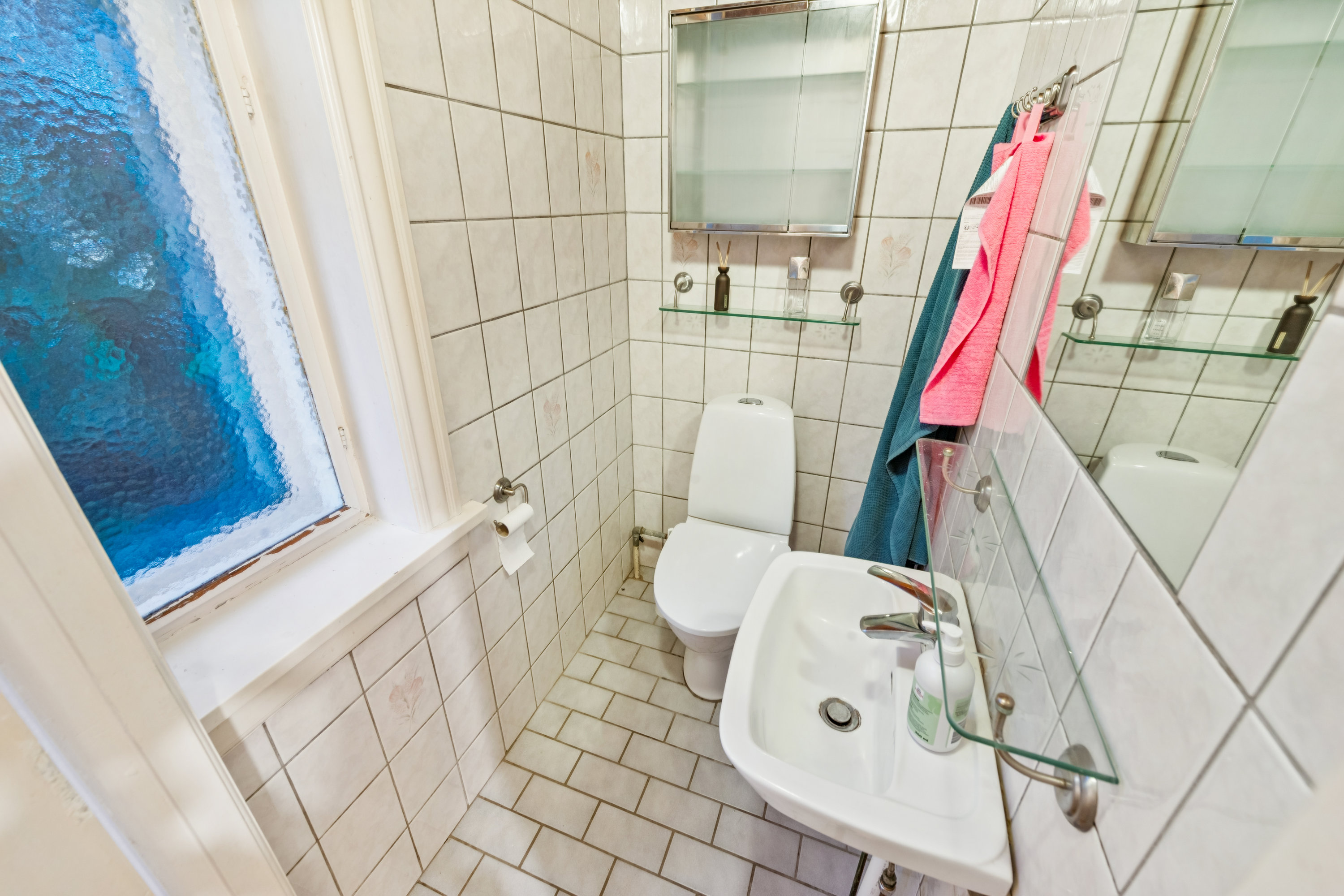 Fremhævet badeværelse billede i fuldskærmstilstand. Billede af Krogebjerg 1, 2720 Vanløse