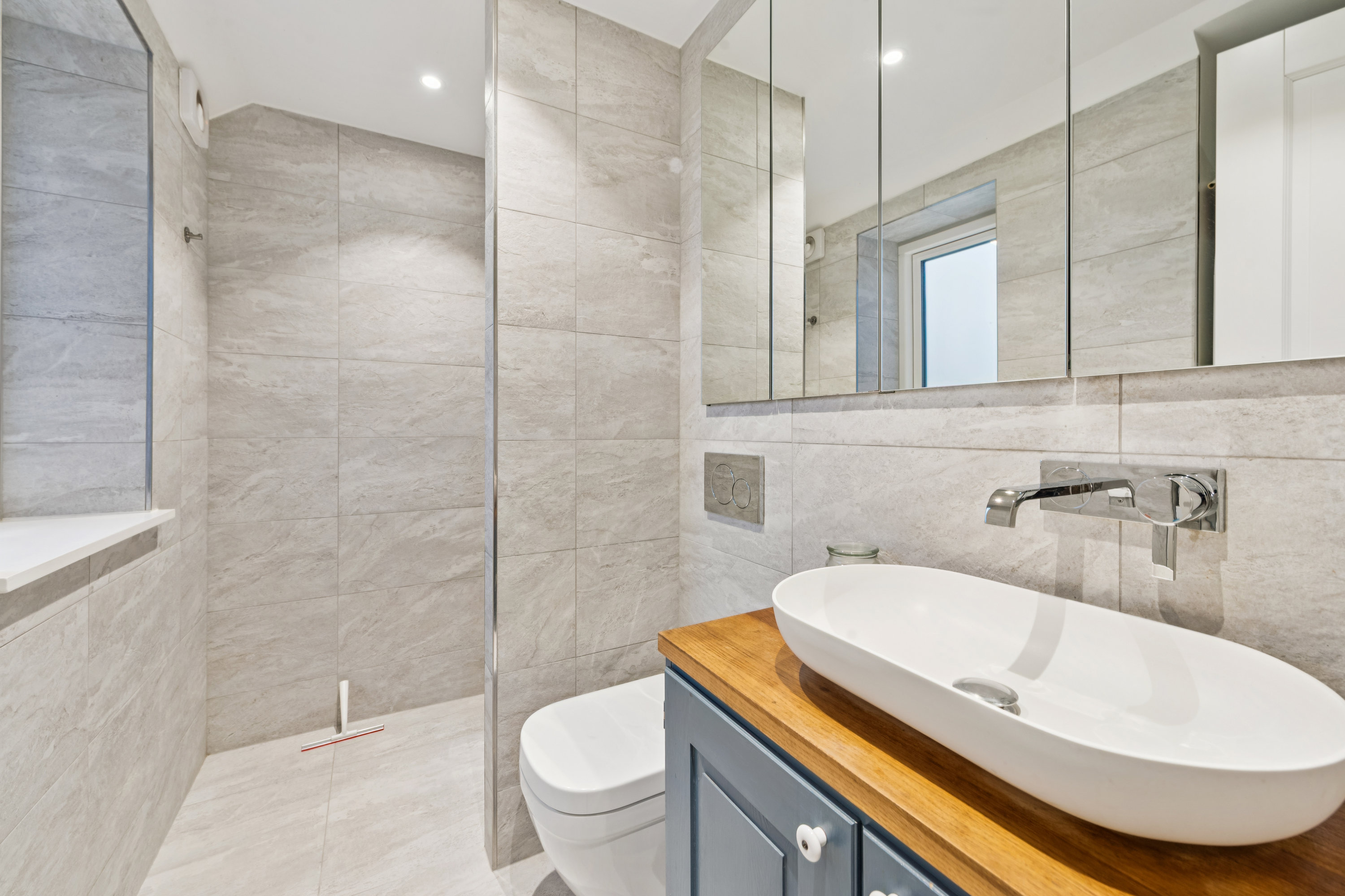 Fremhævet badeværelse billede i fuldskærmstilstand. Billede af Krogebjerg 1, 2720 Vanløse