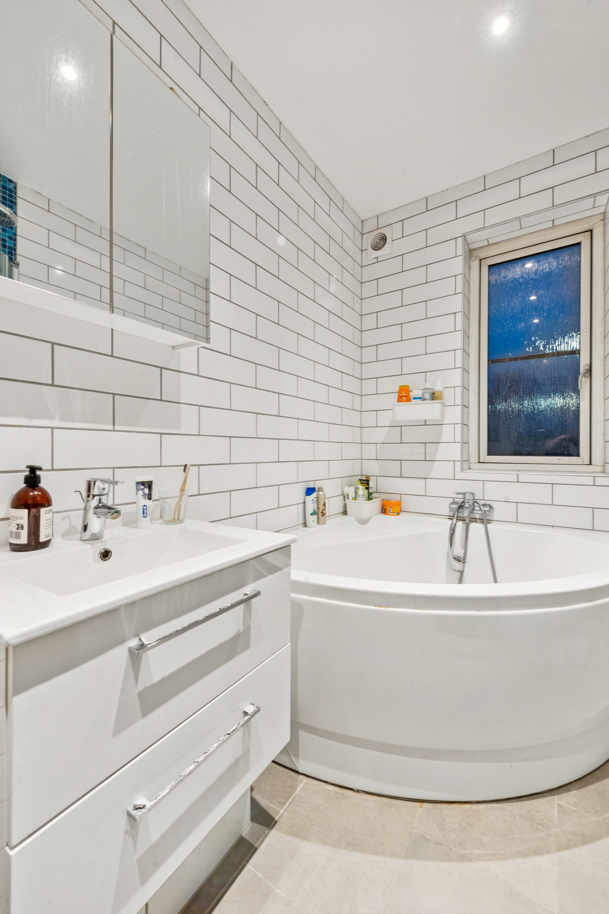 Fremhævet badeværelse billede i fuldskærmstilstand. Billede af Krogebjerg 1, 2720 Vanløse