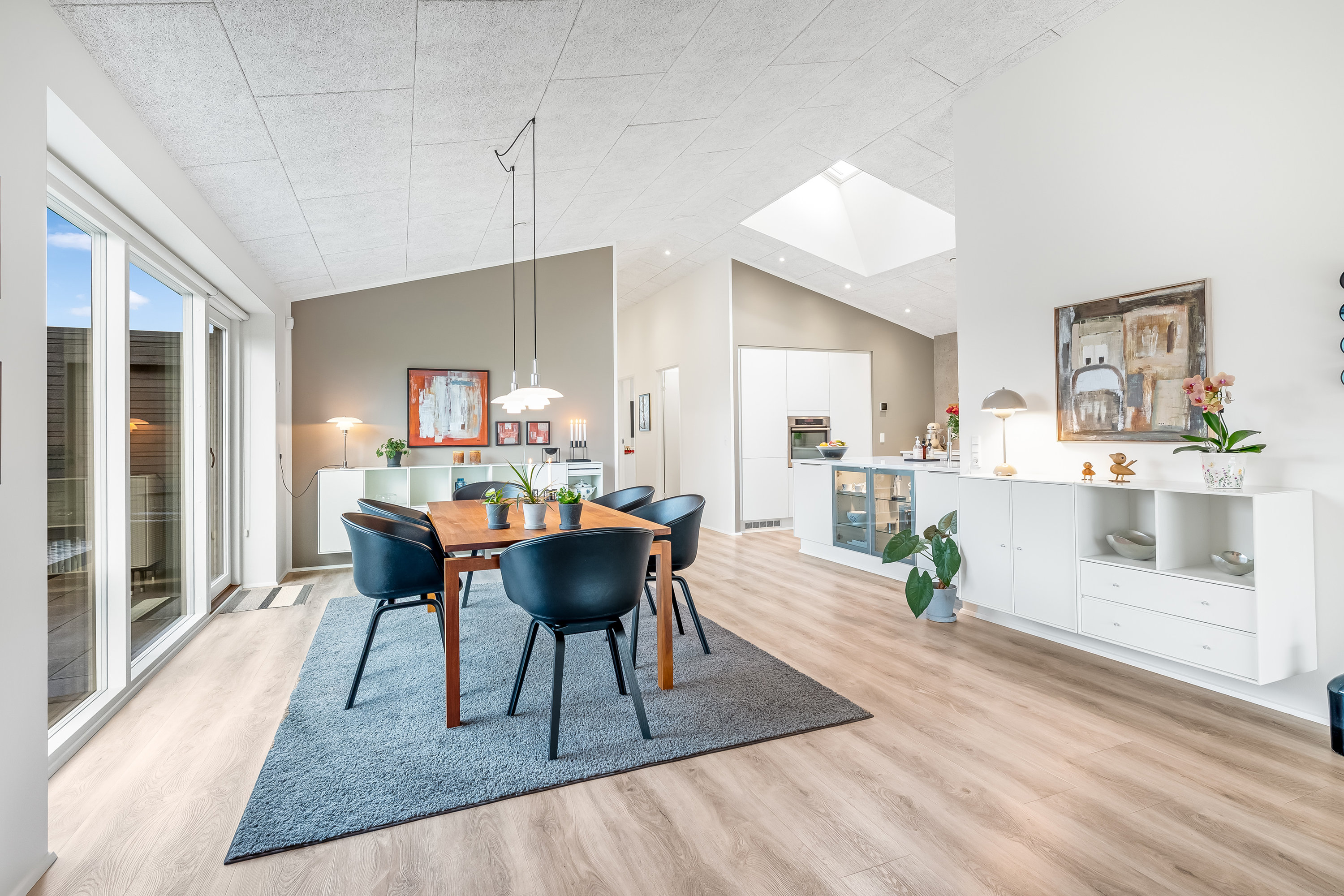 Fremhævet køkken alrum billede i fuldskærmstilstand. Billede af Under Hvidtjørnen 43, Halgårde, 7500 Holstebro