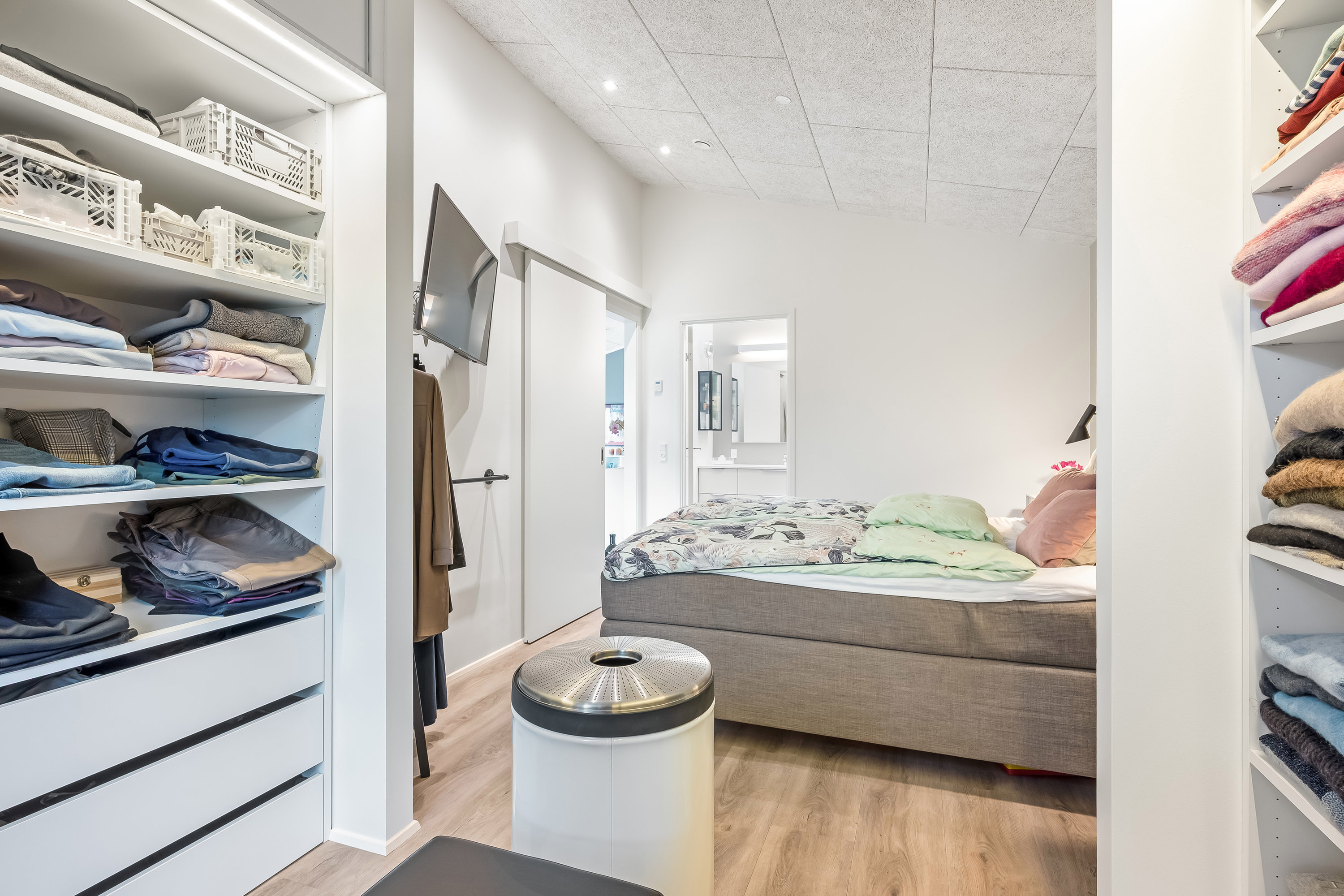 Fremhævet soveværelse billede i fuldskærmstilstand. Billede af Under Hvidtjørnen 43, Halgårde, 7500 Holstebro