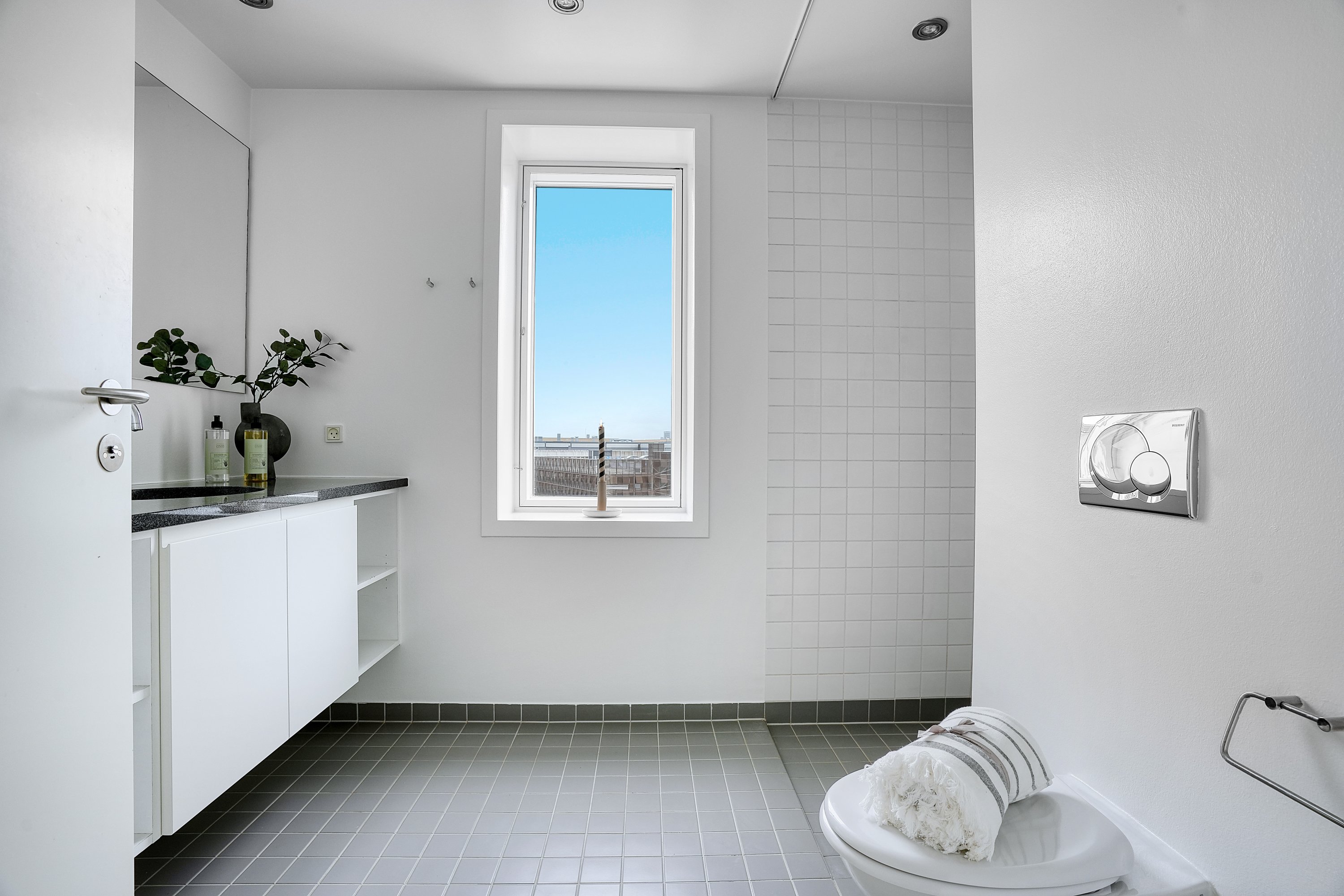 Fremhævet badeværelse billede i fuldskærmstilstand. Billede af Karin Nellemoses Vej 12, 4. tv., 2500 Valby