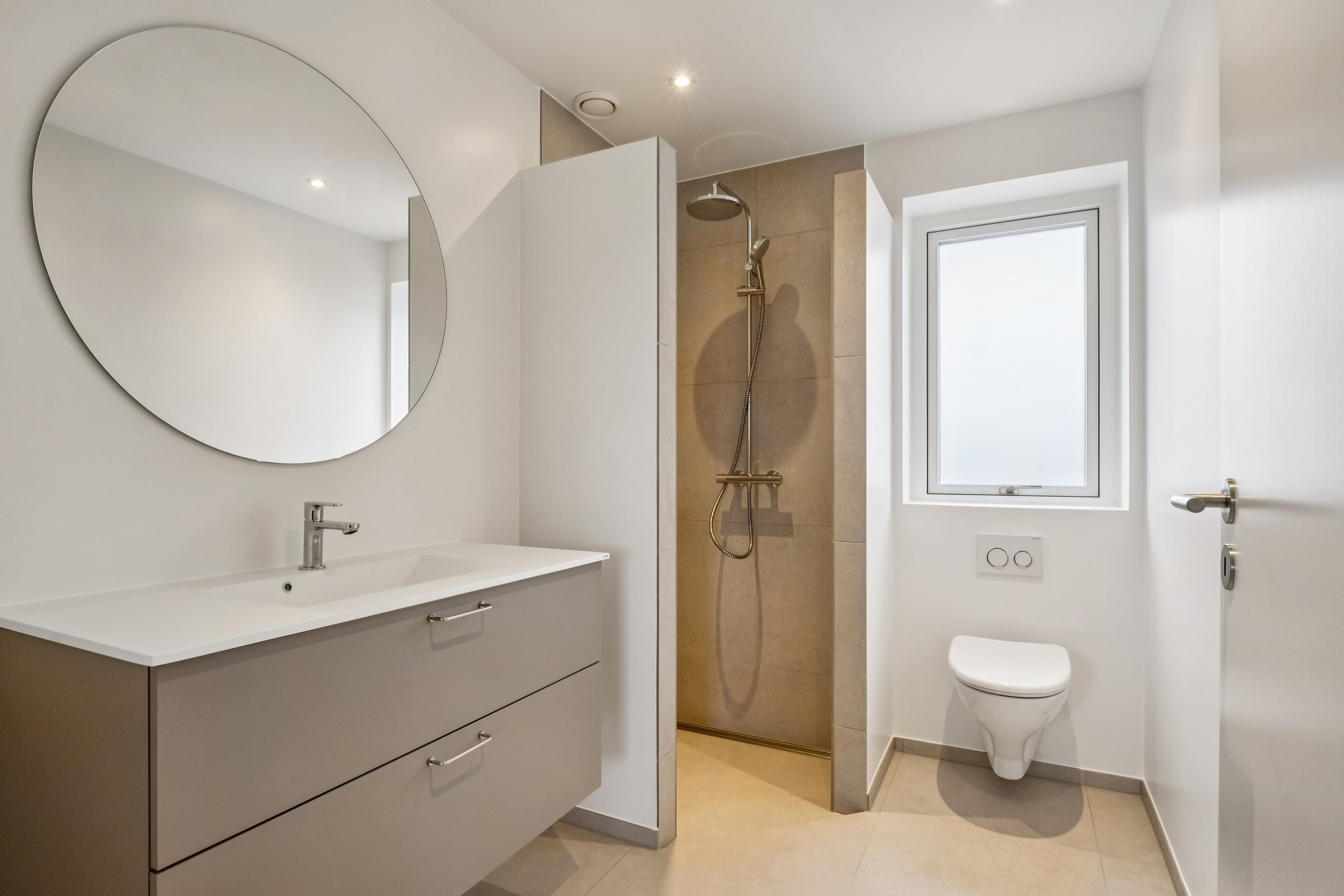 Fremhævet badeværelse billede i fuldskærmstilstand. Billede af Georg Walther Andersens Vænge 8, Nebel, 8700 Horsens