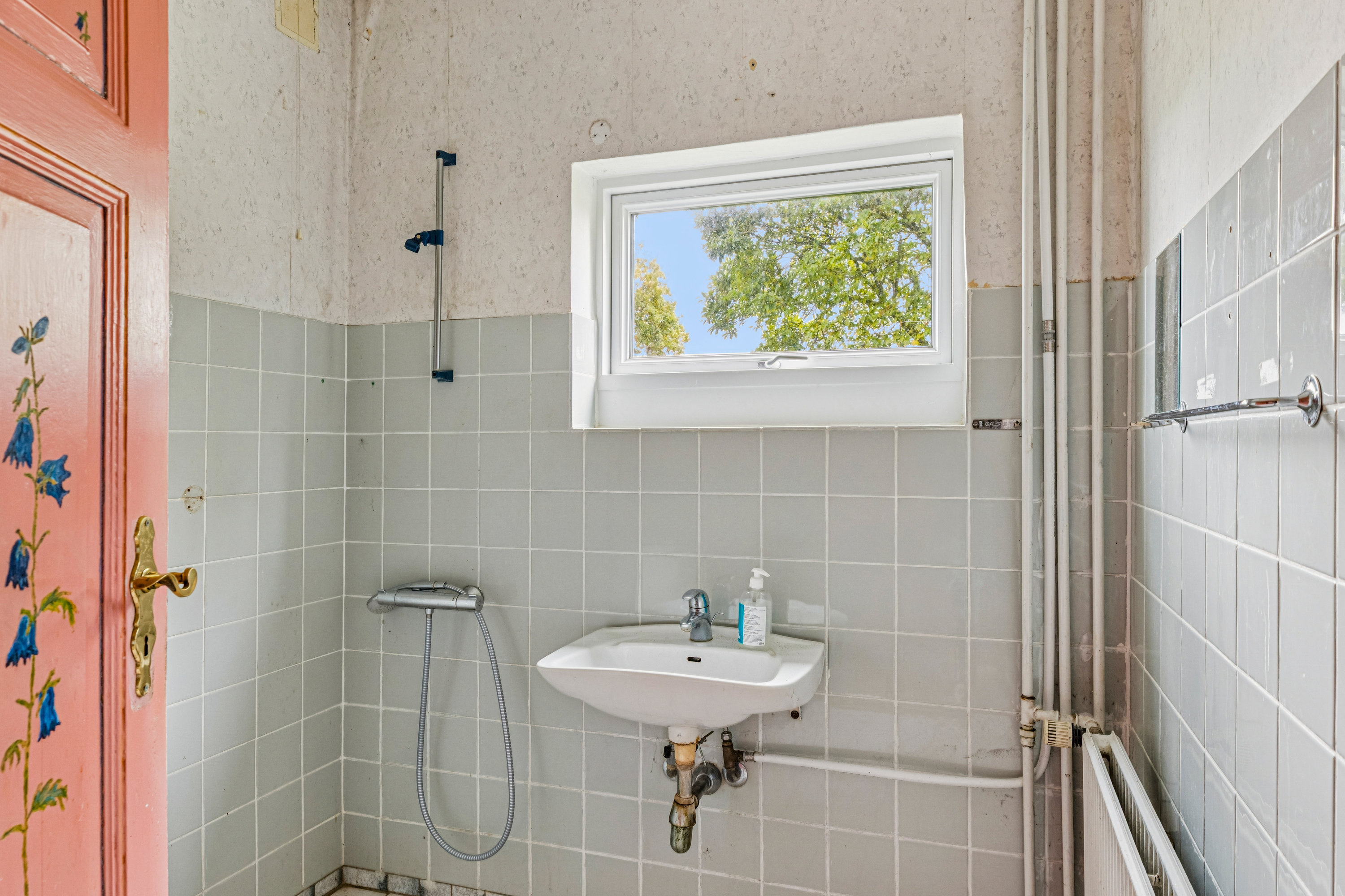 Fremhævet badeværelse billede i fuldskærmstilstand. Billede af Rønshovedvej 6, Rønshoved, 6340 Kruså