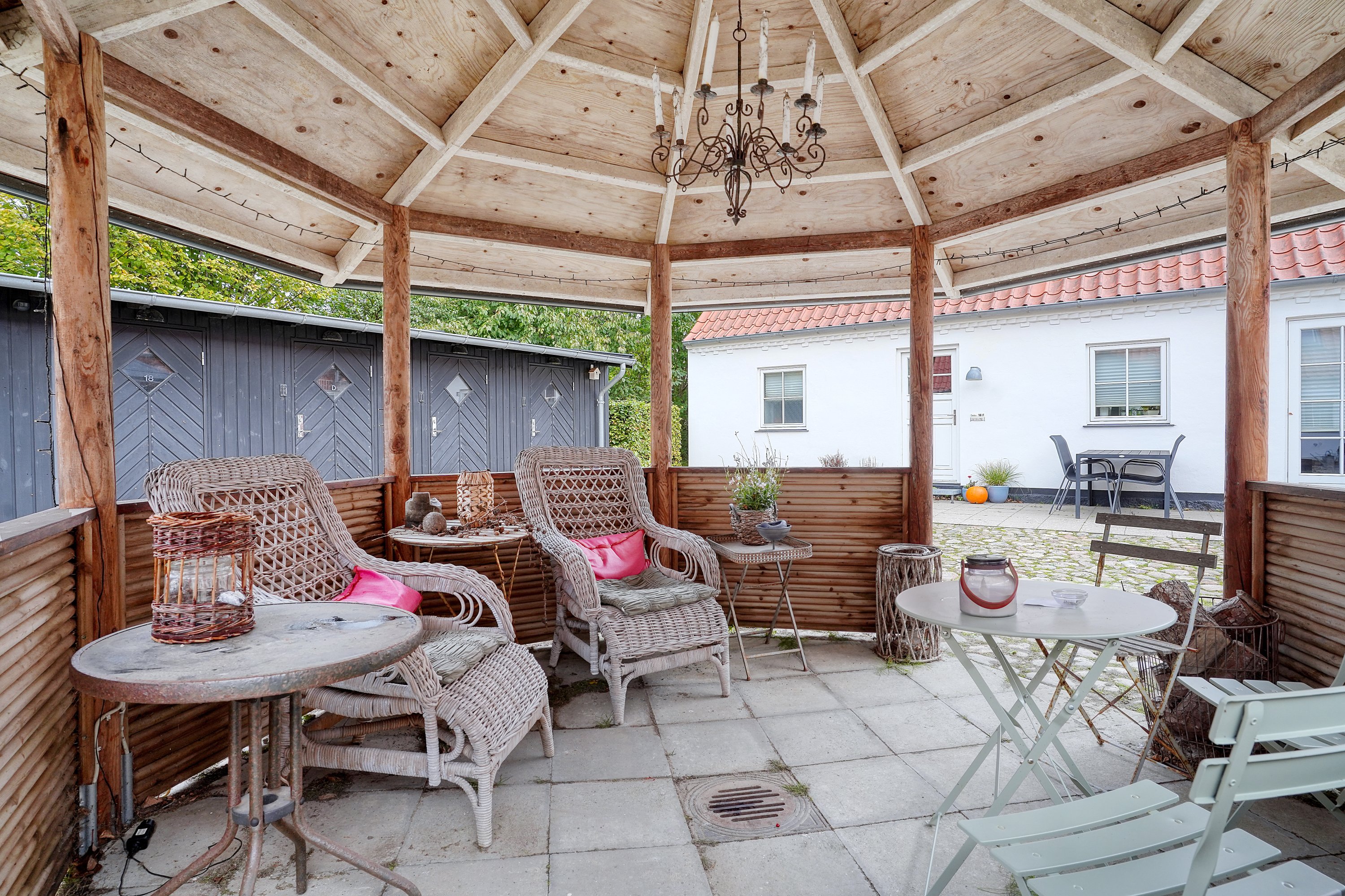 Fremhævet gårdsplads billede i fuldskærmstilstand. Billede af Agerkær 18C, Udsholt, 3250 Gilleleje