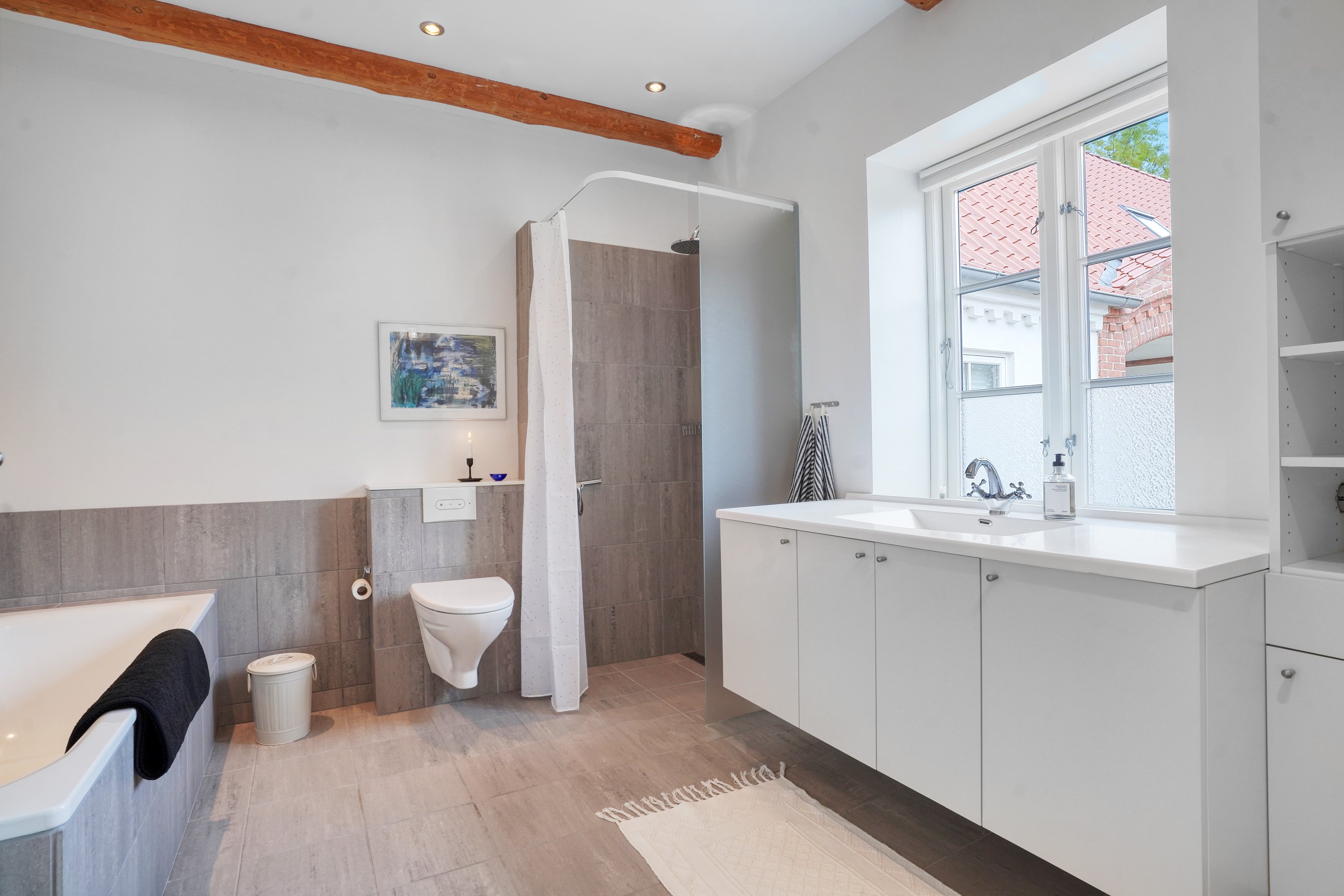 Fremhævet badeværelse billede i fuldskærmstilstand. Billede af Agerkær 18C, Udsholt, 3250 Gilleleje