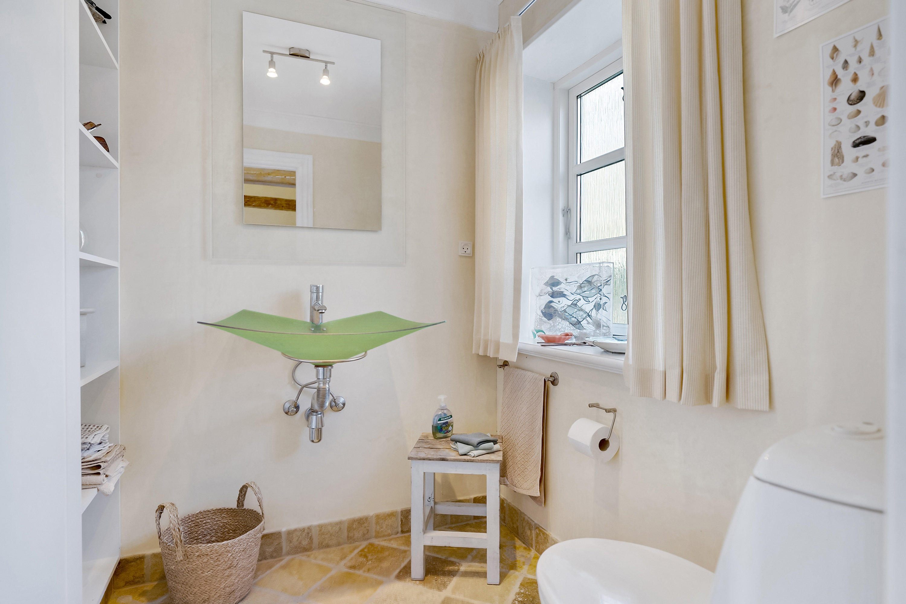 Fremhævet badeværelse billede i fuldskærmstilstand. Billede af Havsmarken 1, 5970 Ærøskøbing