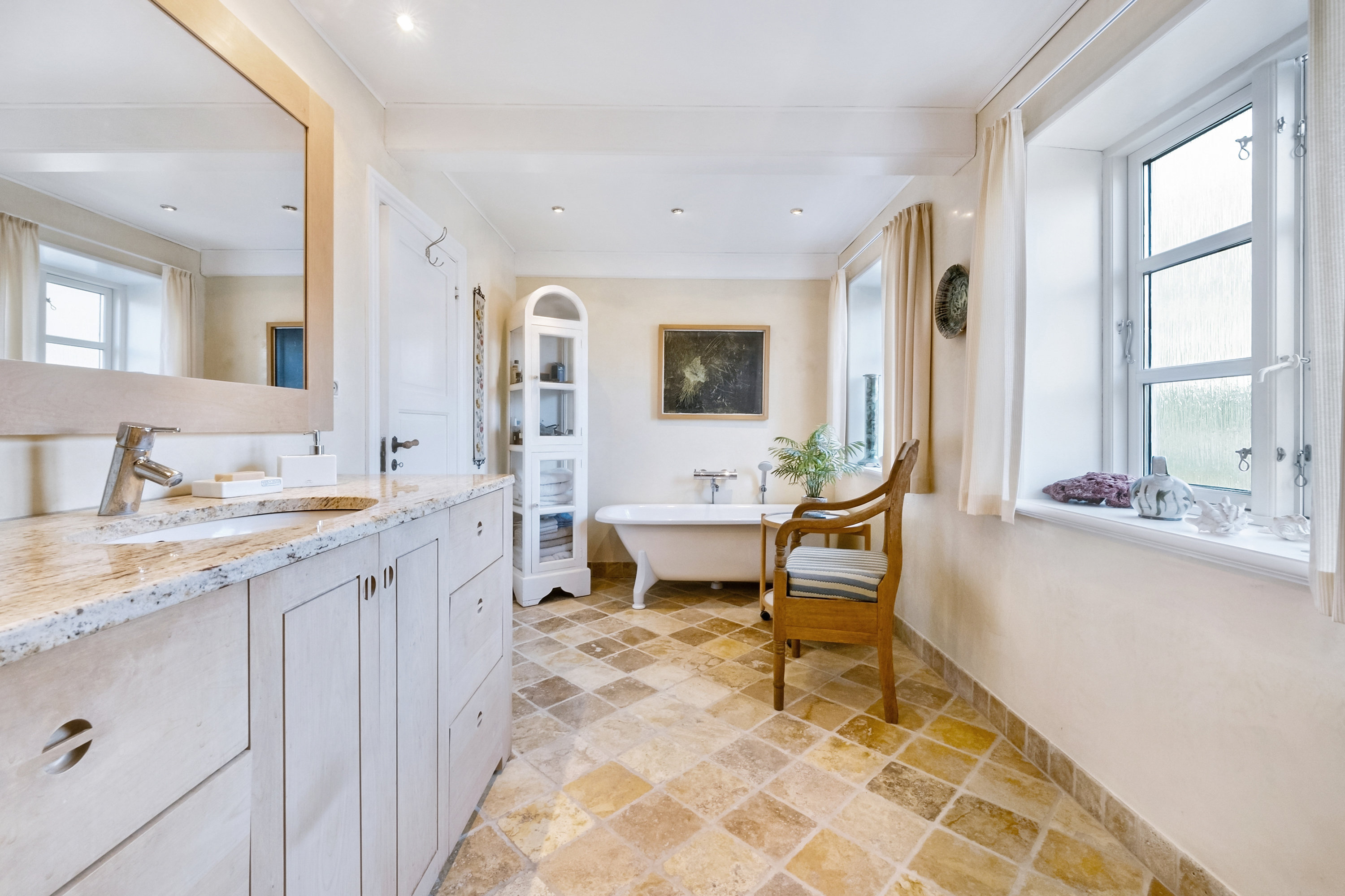 Fremhævet badeværelse billede i fuldskærmstilstand. Billede af Havsmarken 1, 5970 Ærøskøbing