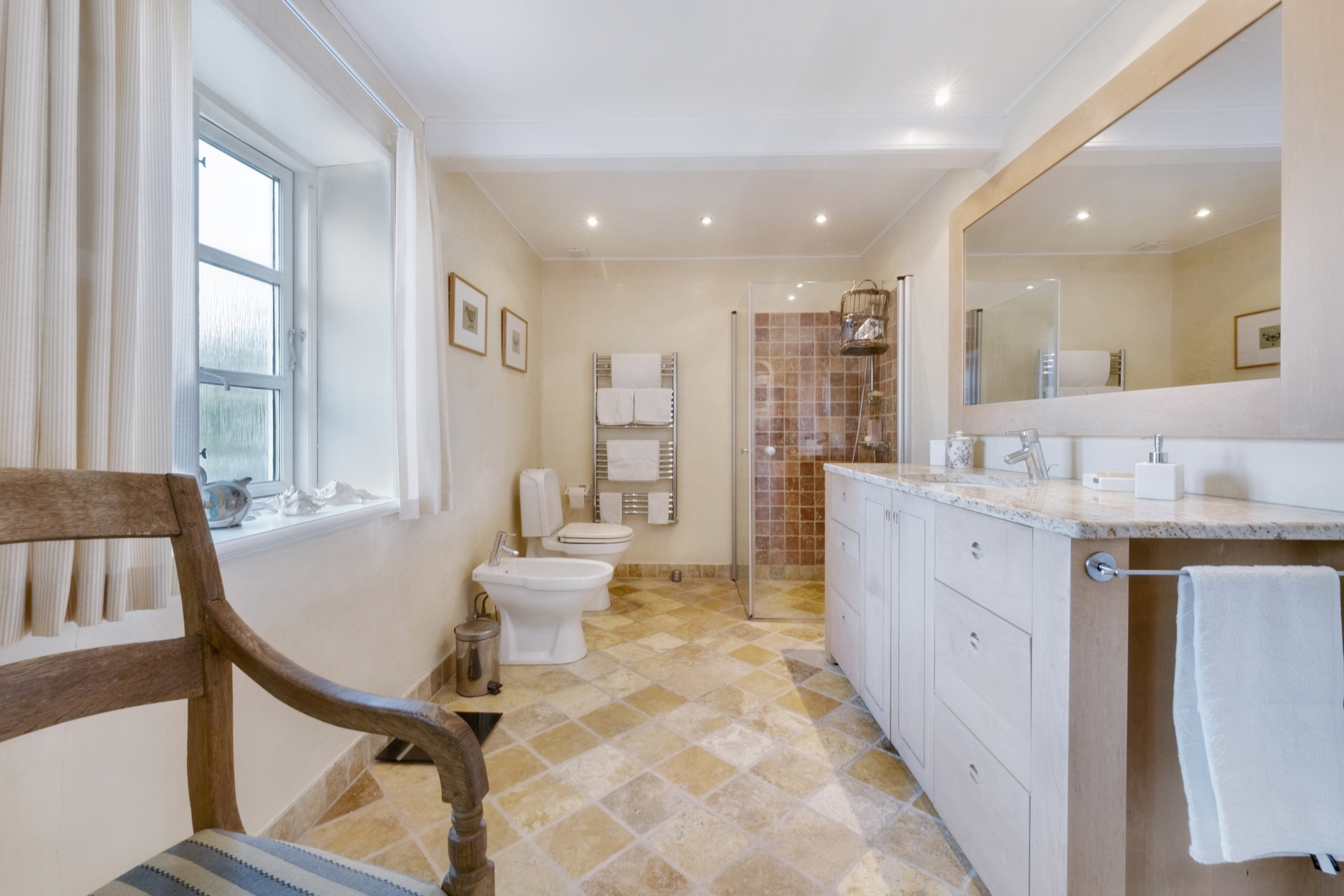 Fremhævet badeværelse billede i fuldskærmstilstand. Billede af Havsmarken 1, 5970 Ærøskøbing