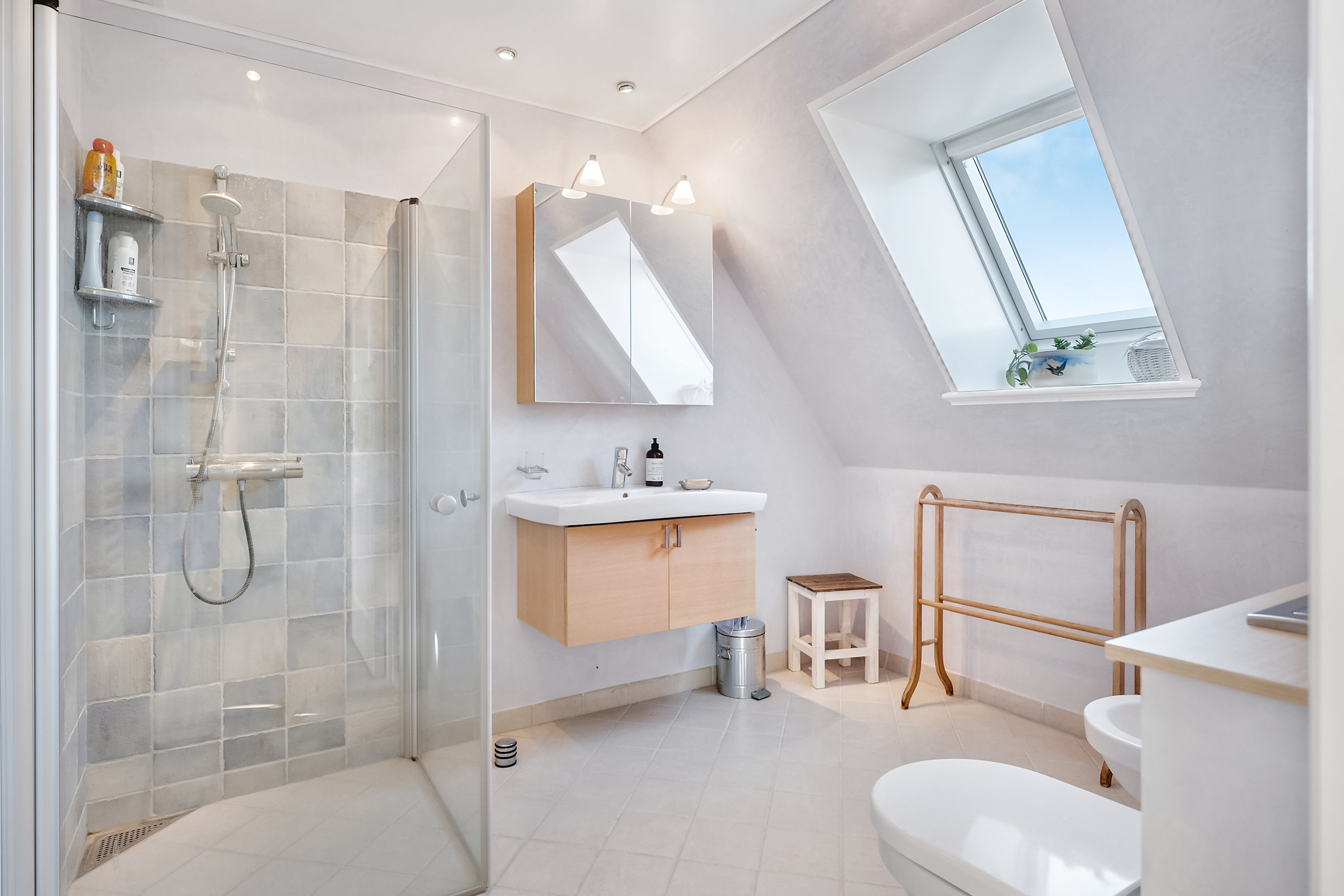 Fremhævet badeværelse billede i fuldskærmstilstand. Billede af Havsmarken 1, 5970 Ærøskøbing