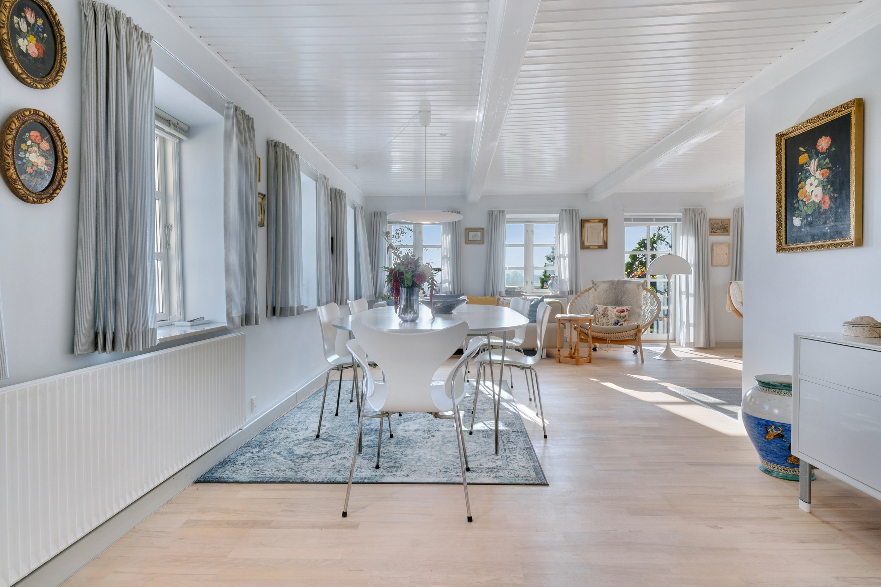 Fremhævet stue billede i fuldskærmstilstand. Billede af Havsmarken 1, 5970 Ærøskøbing