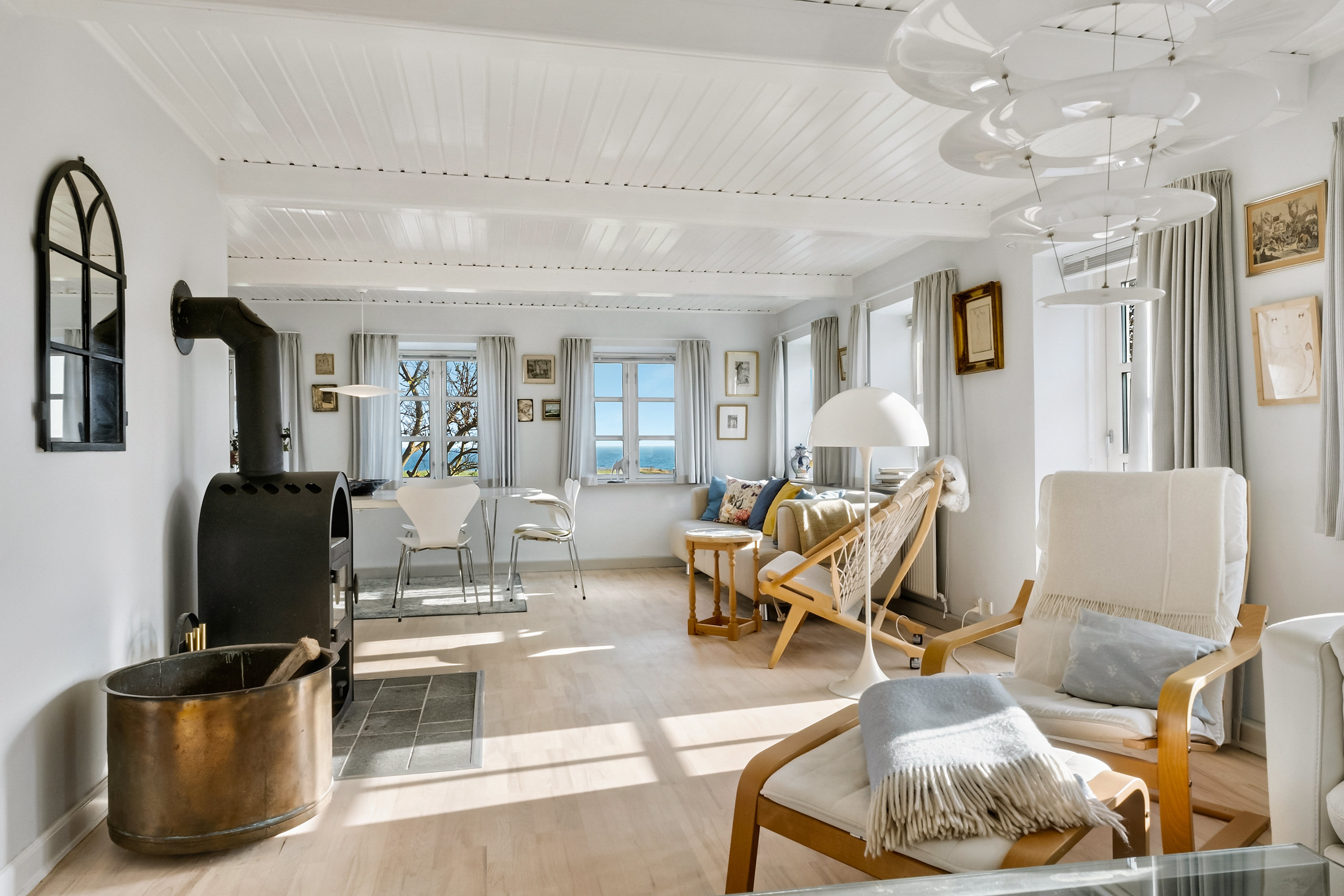 Fremhævet stue billede i fuldskærmstilstand. Billede af Havsmarken 1, 5970 Ærøskøbing