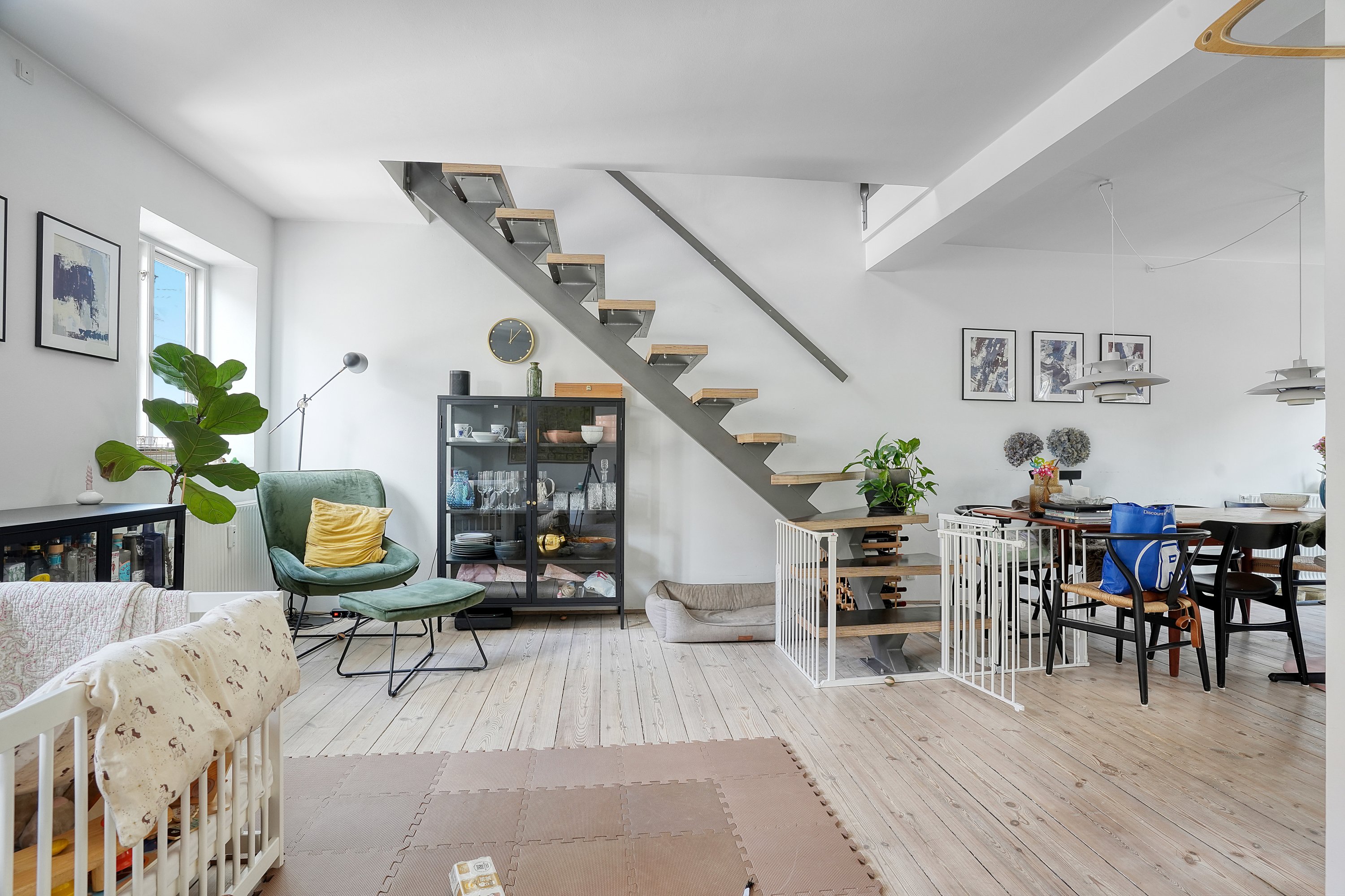 Fremhævet stue billede i fuldskærmstilstand. Billede af Vibekegade 17, 2100 København Ø