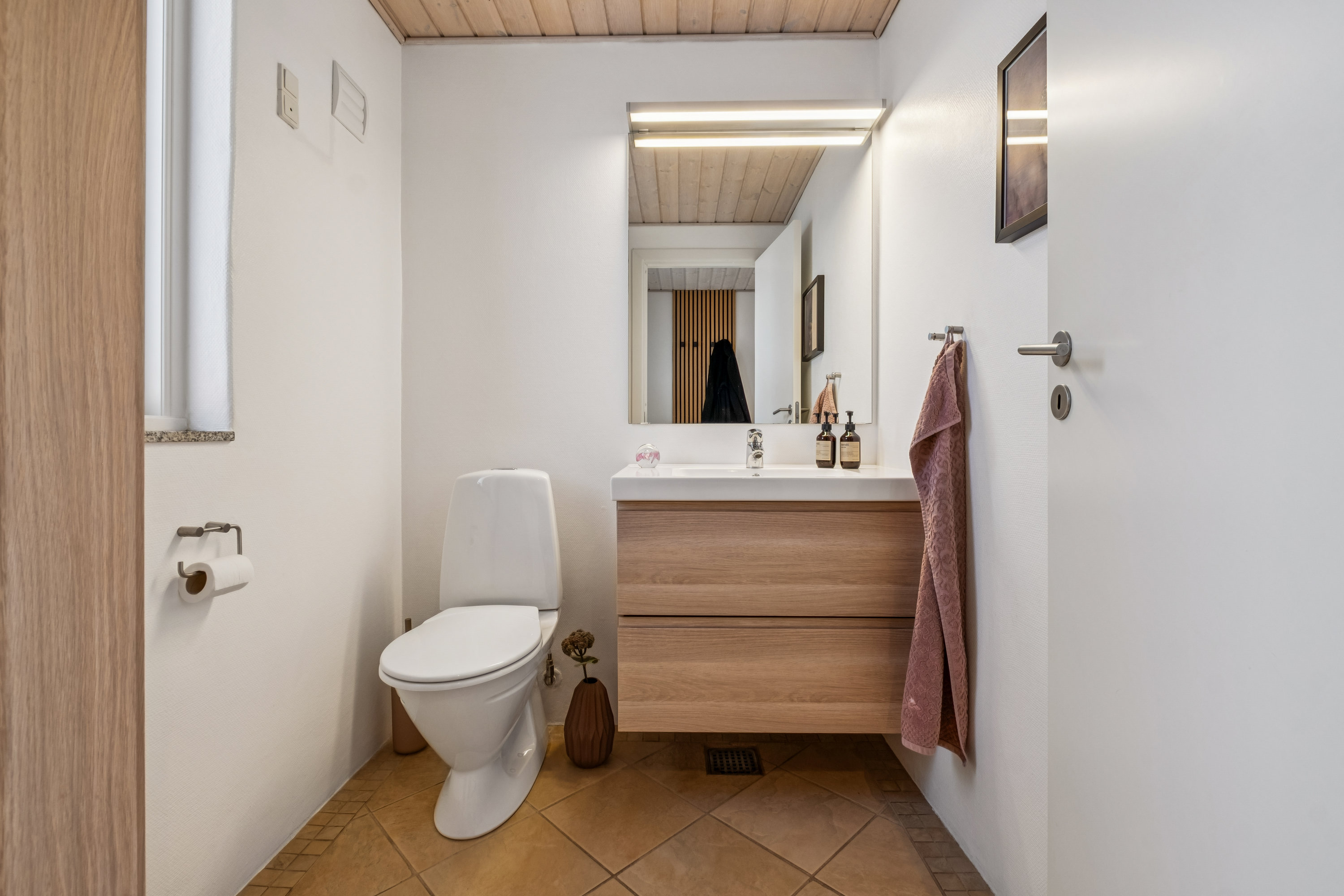 Fremhævet toilet billede i fuldskærmstilstand. Billede af Apollovej 125, Torsted, 8700 Horsens