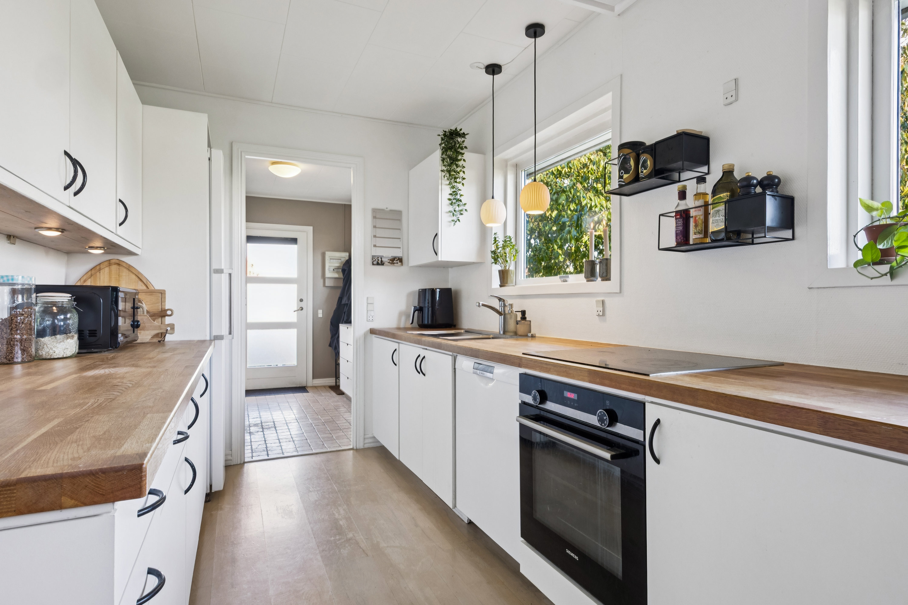 Fremhævet køkken billede i fuldskærmstilstand. Billede af Toftevej 2, 4270 Høng