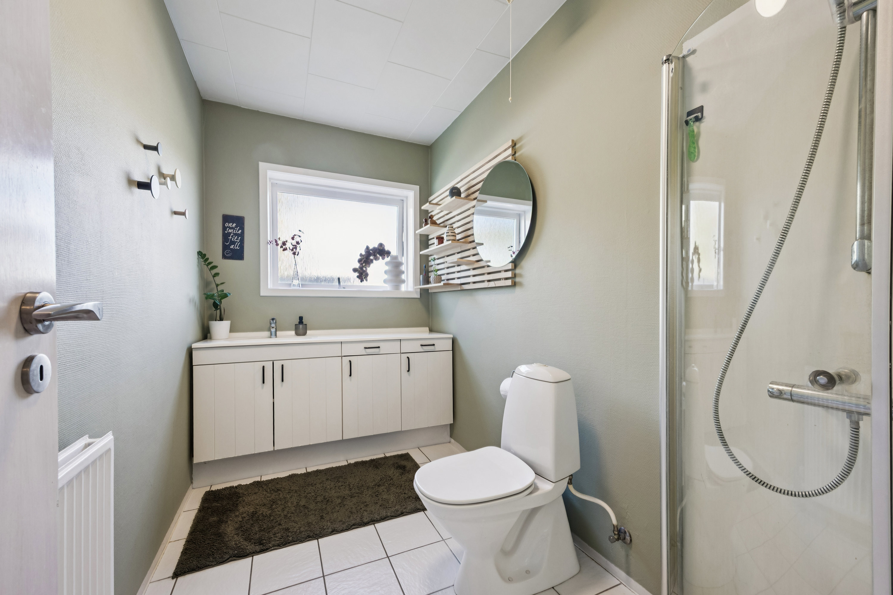 Fremhævet badeværelse billede i fuldskærmstilstand. Billede af Toftevej 2, 4270 Høng