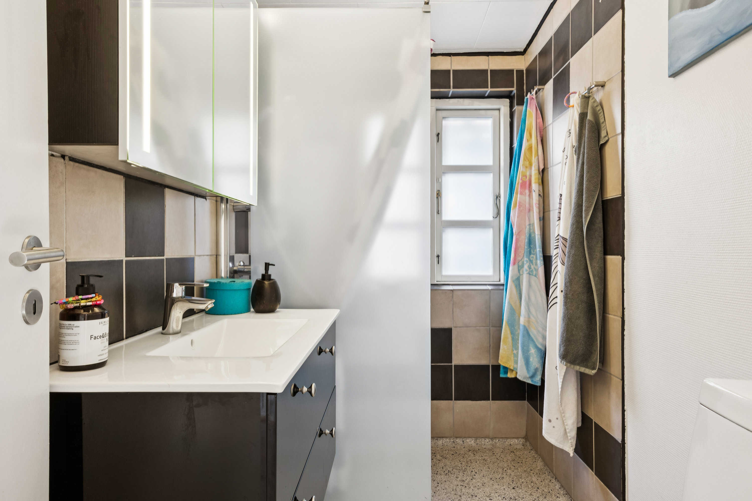 Fremhævet badeværelse billede i fuldskærmstilstand. Billede af Skovvej 15B, 4291 Ruds Vedby