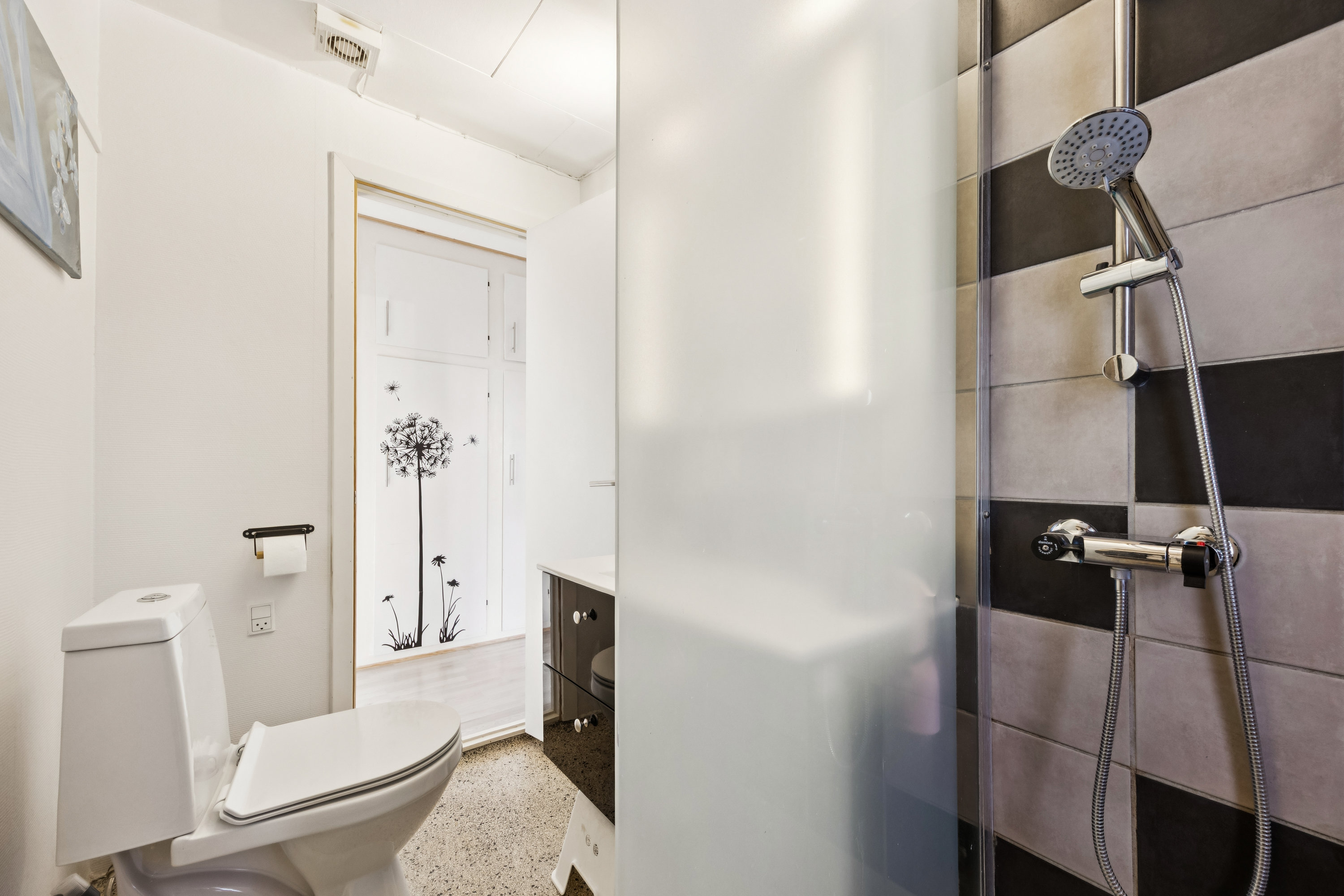 Fremhævet badeværelse billede i fuldskærmstilstand. Billede af Skovvej 15B, 4291 Ruds Vedby