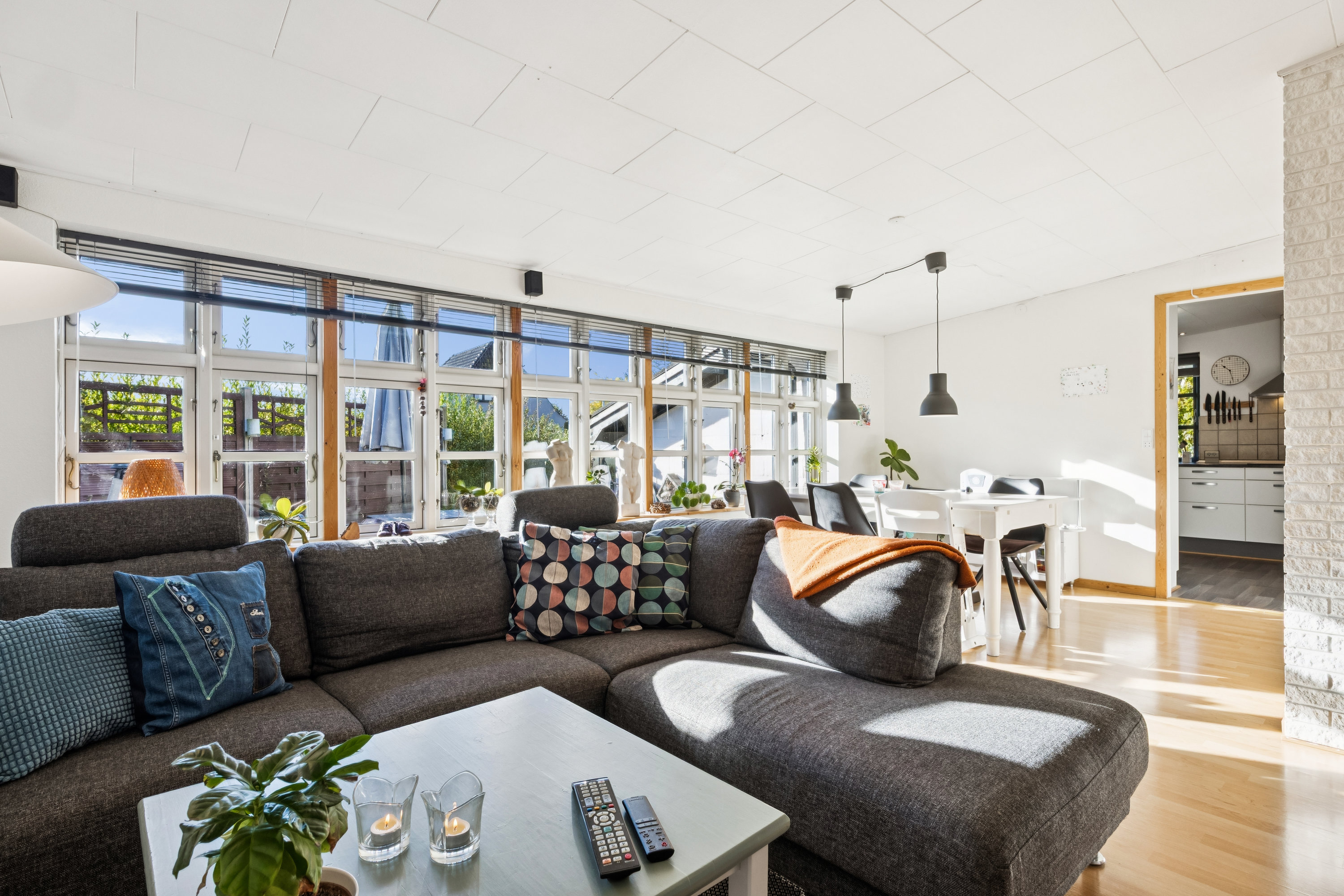 Fremhævet stue billede i fuldskærmstilstand. Billede af Skovvej 15B, 4291 Ruds Vedby