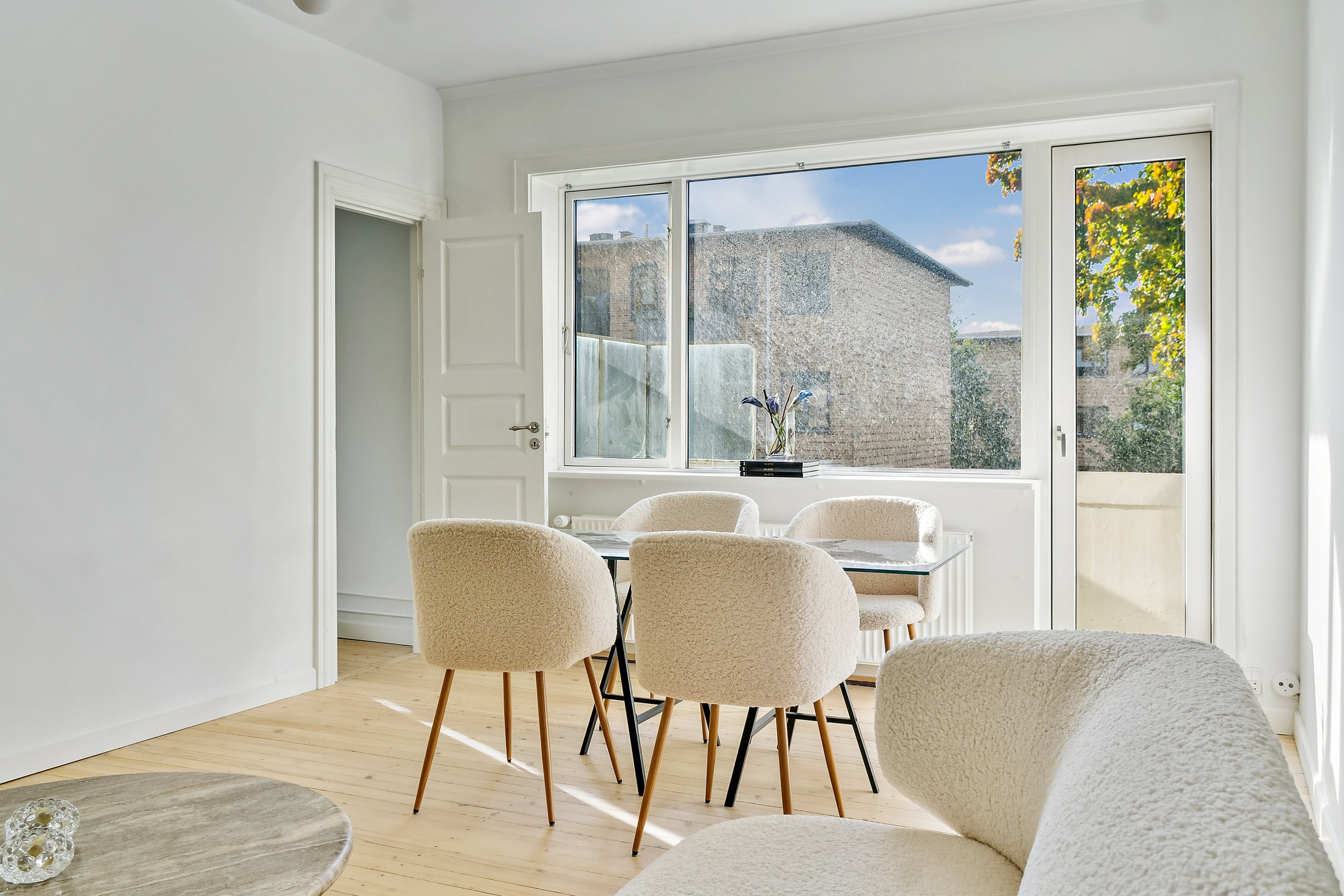 Fremhævet stue billede i fuldskærmstilstand. Billede af Blidahpark 7, 1. th., 2900 Hellerup