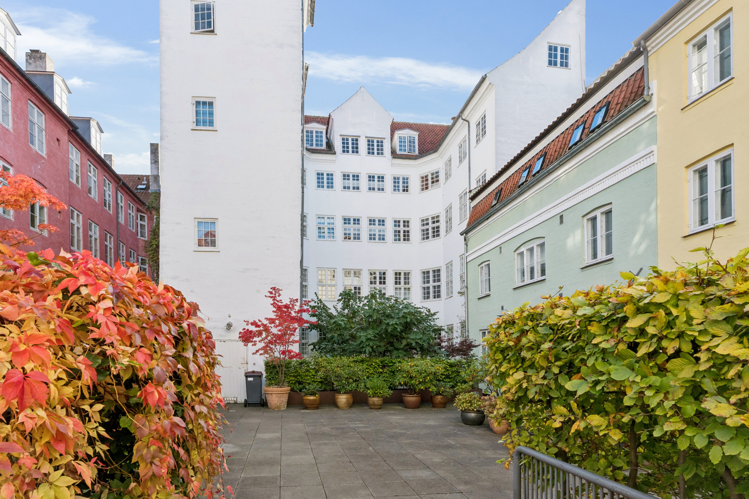 Fremhævet andet billede i fuldskærmstilstand. Billede af Overgaden Neden Vandet 39, 4. th., 1414 København K