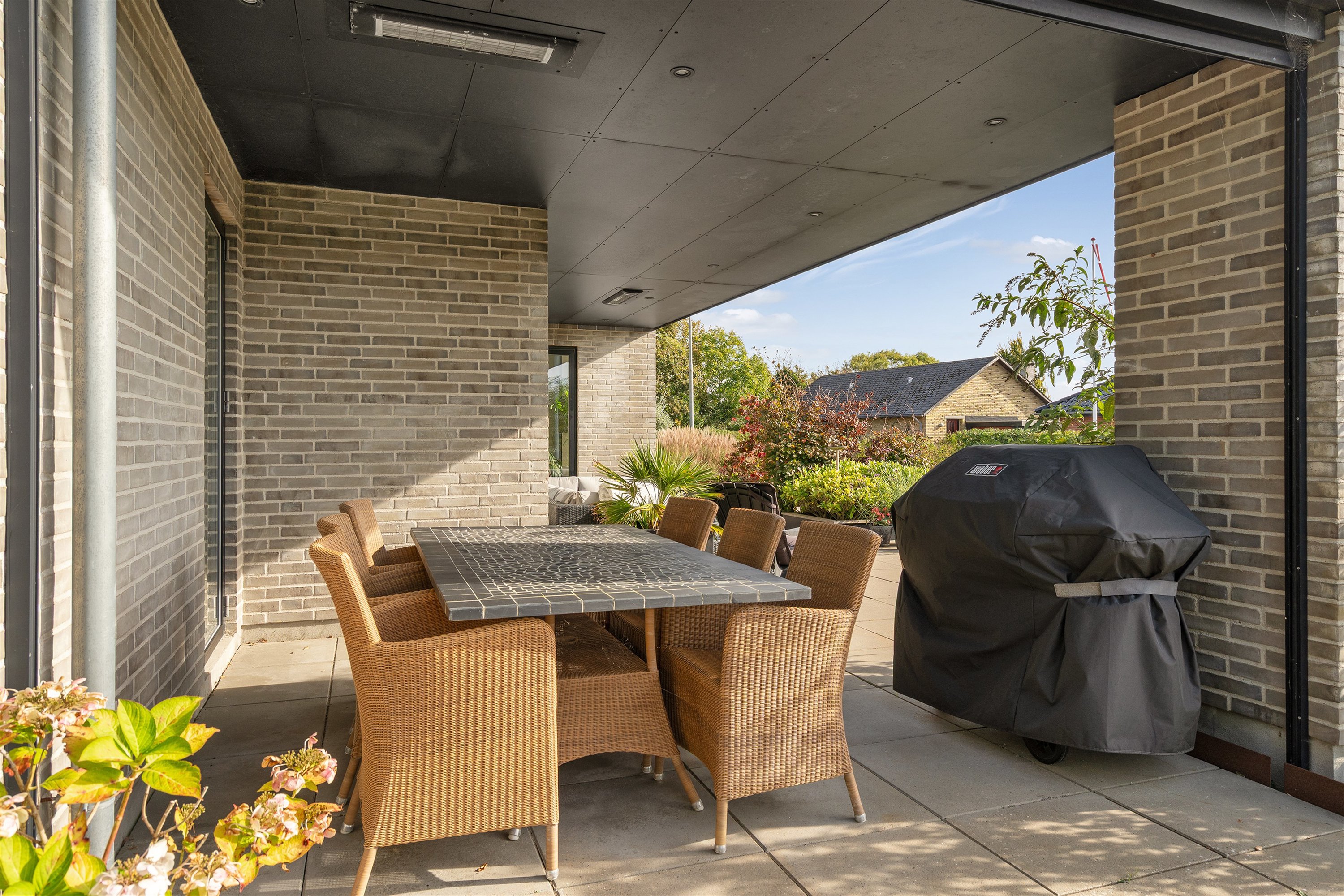 Fremhævet overdækket terrasse billede i fuldskærmstilstand. Billede af Hjortevej 8, 6715 Esbjerg N