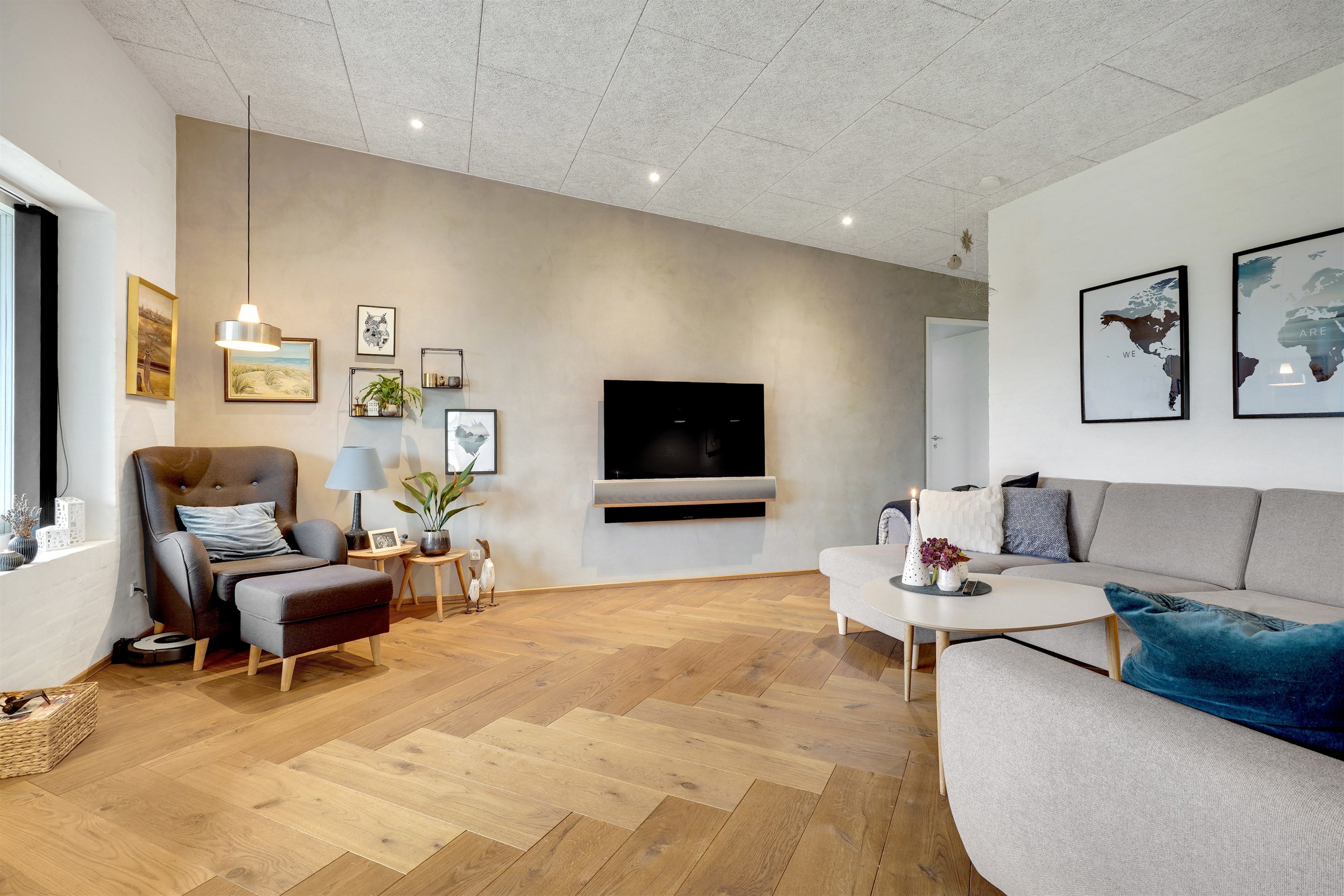 Fremhævet stue billede i fuldskærmstilstand. Billede af Hjortevej 8, 6715 Esbjerg N