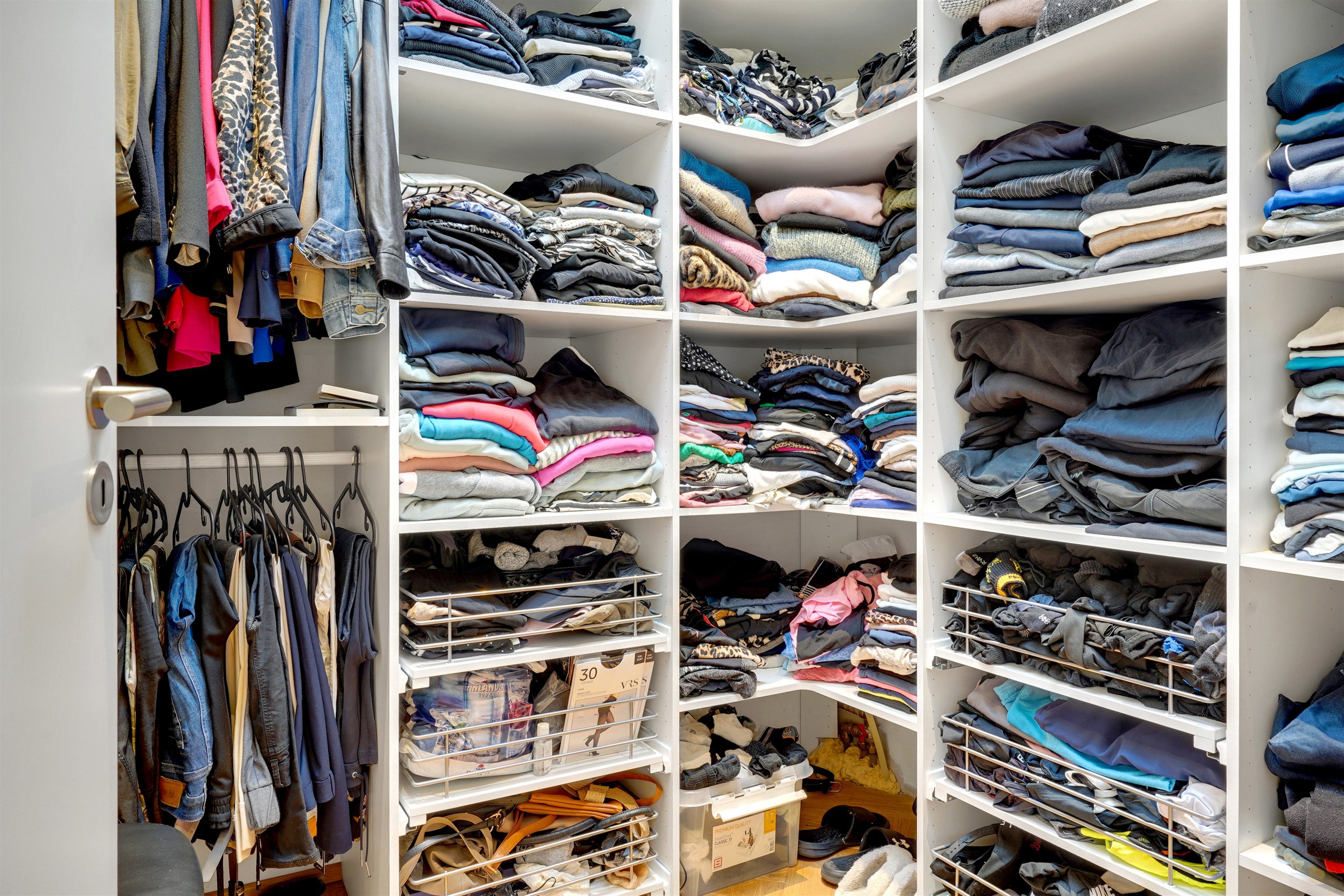 Fremhævet walkin closet billede i fuldskærmstilstand. Billede af Hjortevej 8, 6715 Esbjerg N