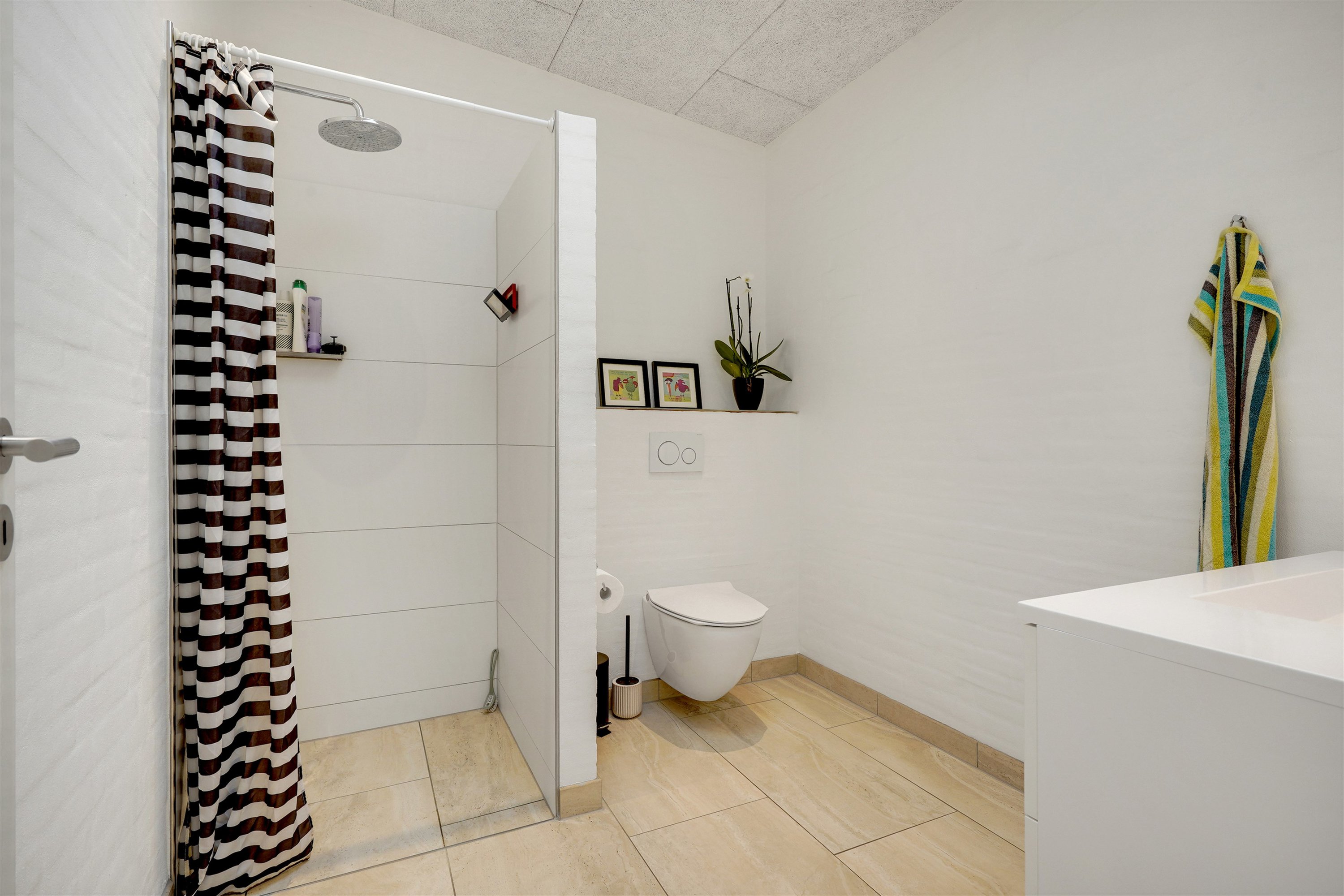 Fremhævet badeværelse billede i fuldskærmstilstand. Billede af Hjortevej 8, 6715 Esbjerg N