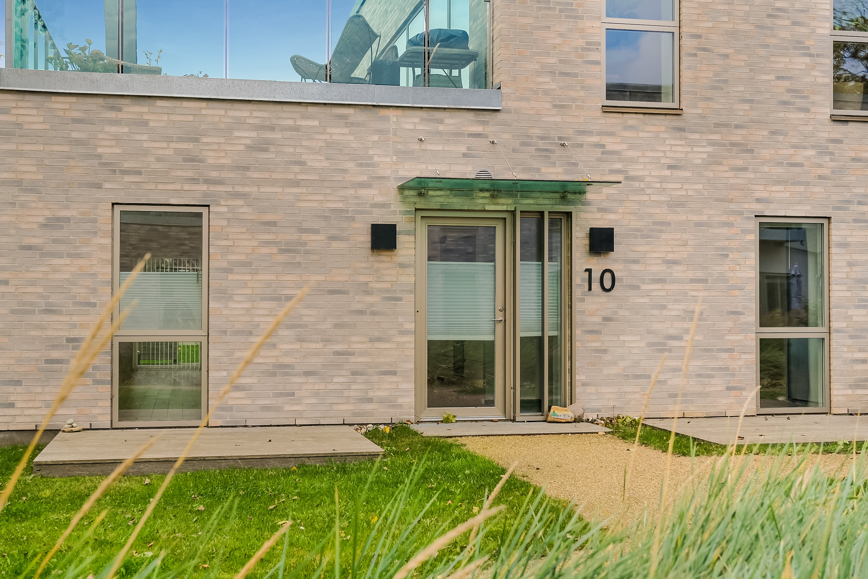 Fremhævet gårdmiljø billede i fuldskærmstilstand. Billede af Ved Klinten 10, 5800 Nyborg