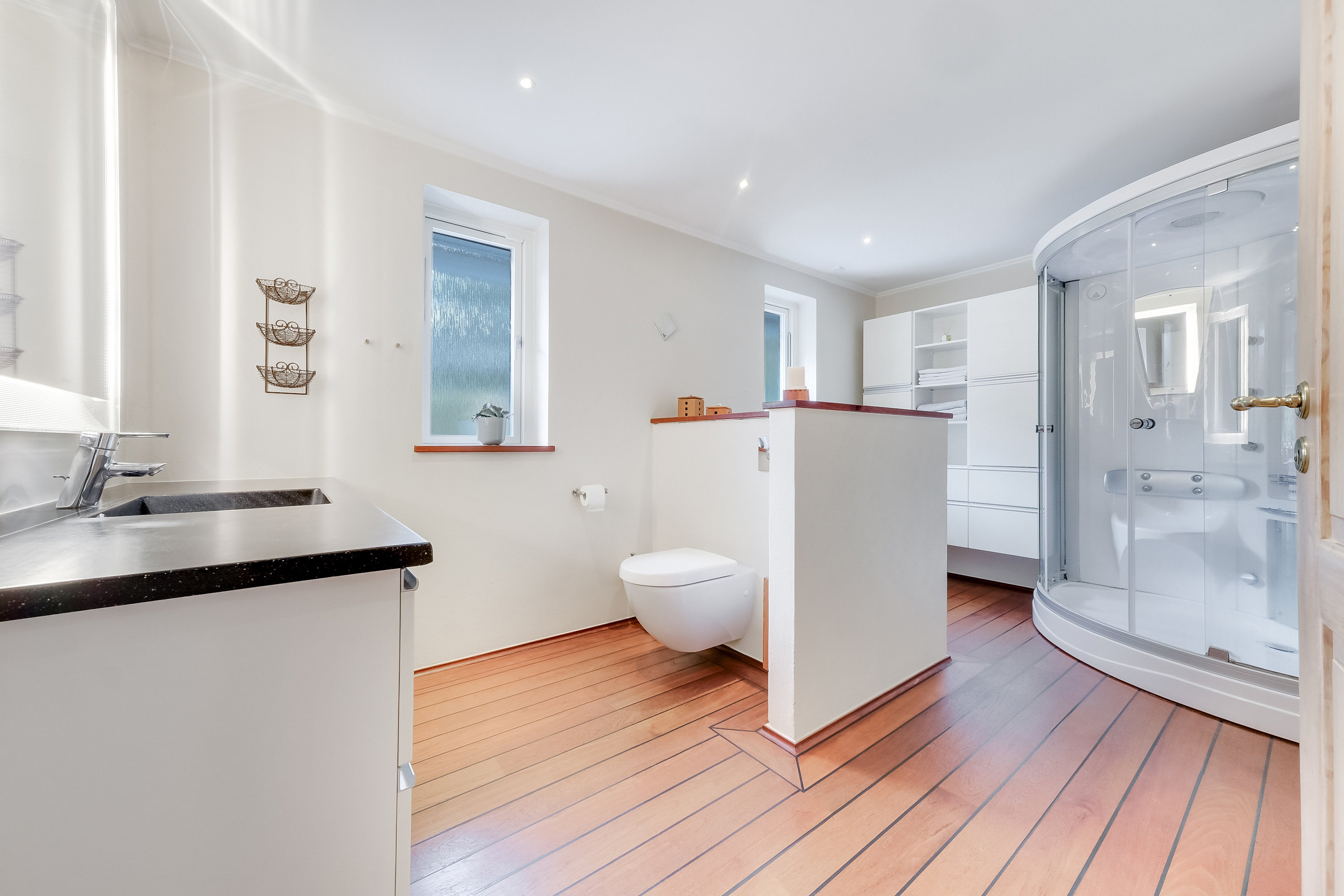 Fremhævet badeværelse billede i fuldskærmstilstand. Billede af Skrænten 19, 5853 Ørbæk