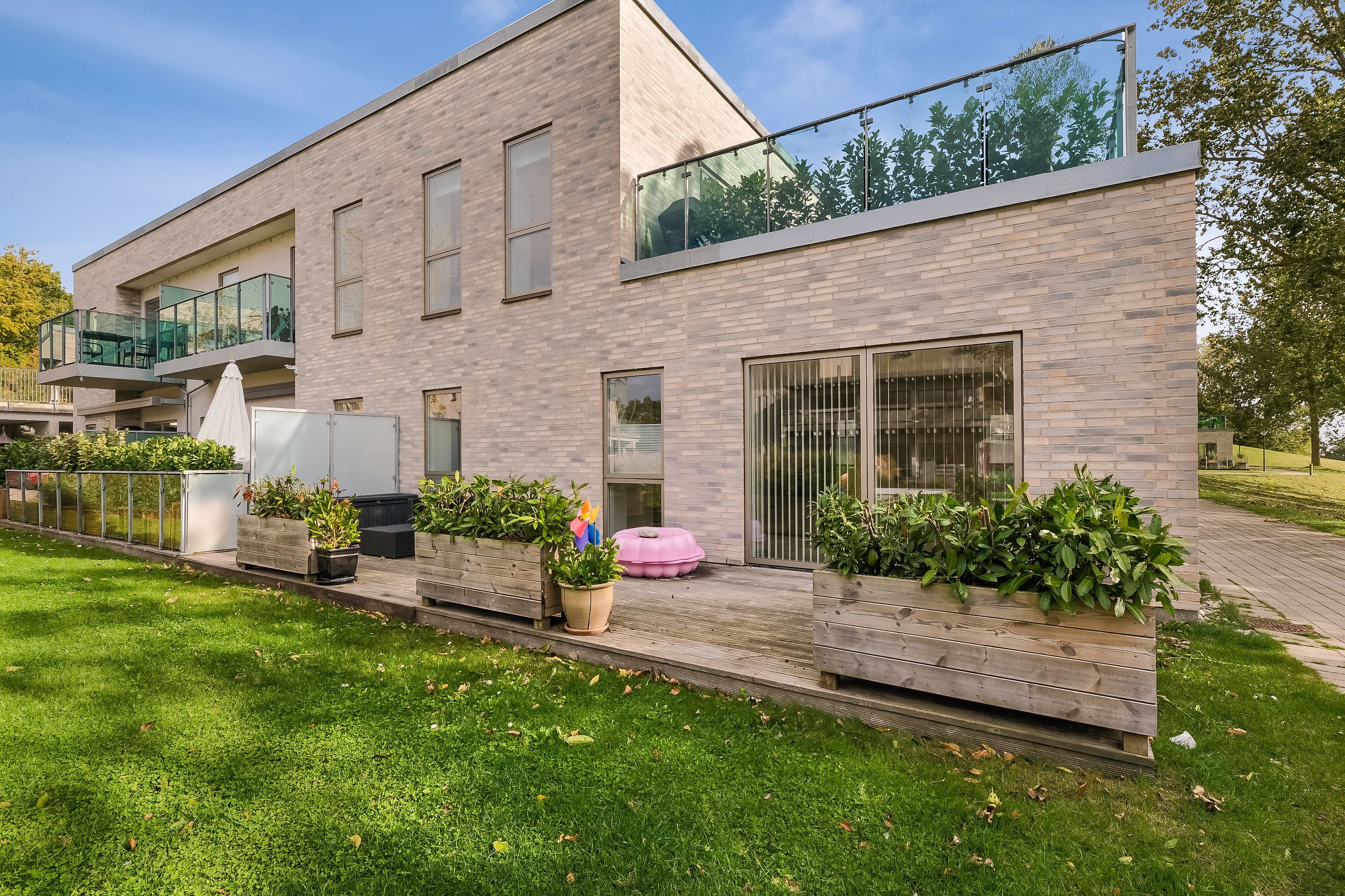 Fremhævet facade billede i fuldskærmstilstand. Billede af Ved Klinten 10, 5800 Nyborg