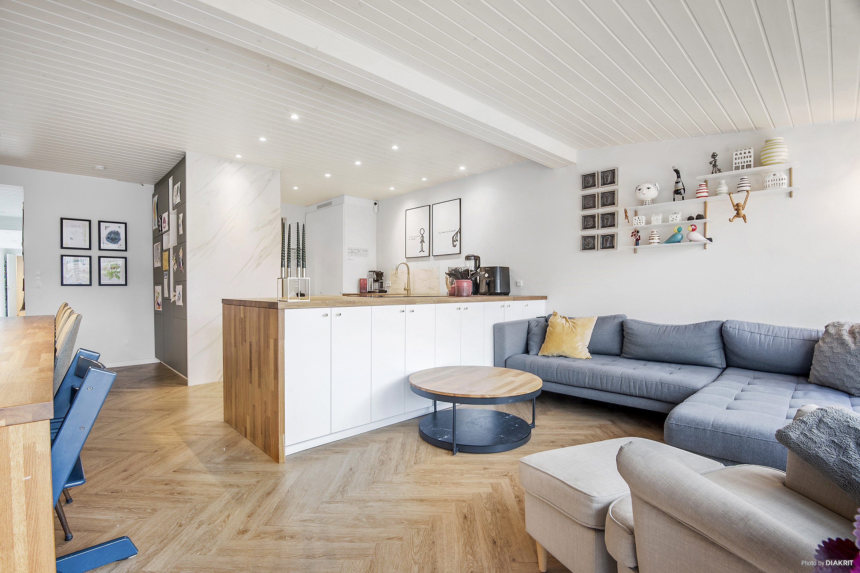 Fremhævet stue billede i fuldskærmstilstand. Billede af Søvang 11, 4600 Køge