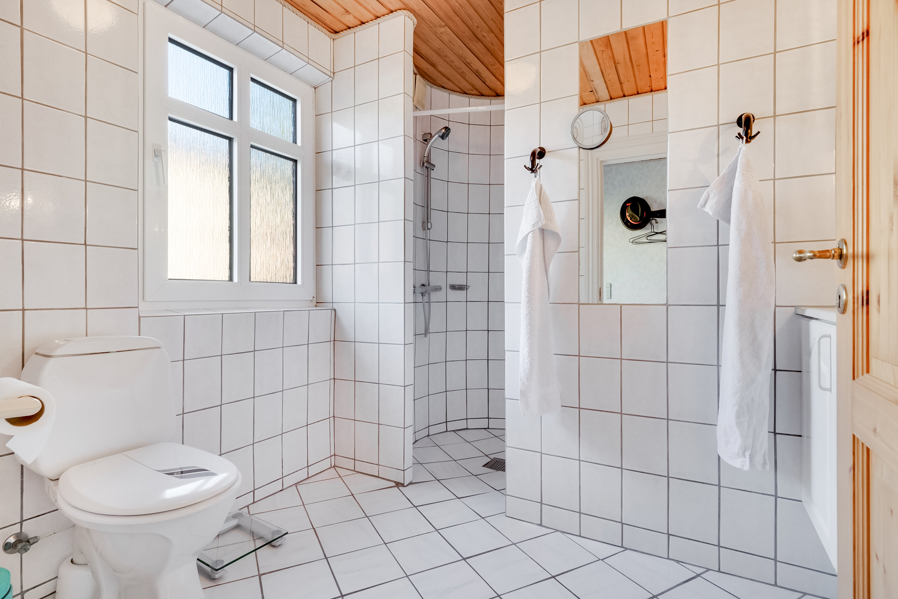 Fremhævet badeværelse billede i fuldskærmstilstand. Billede af Pårupvej 20, Skellerup, 5540 Ullerslev