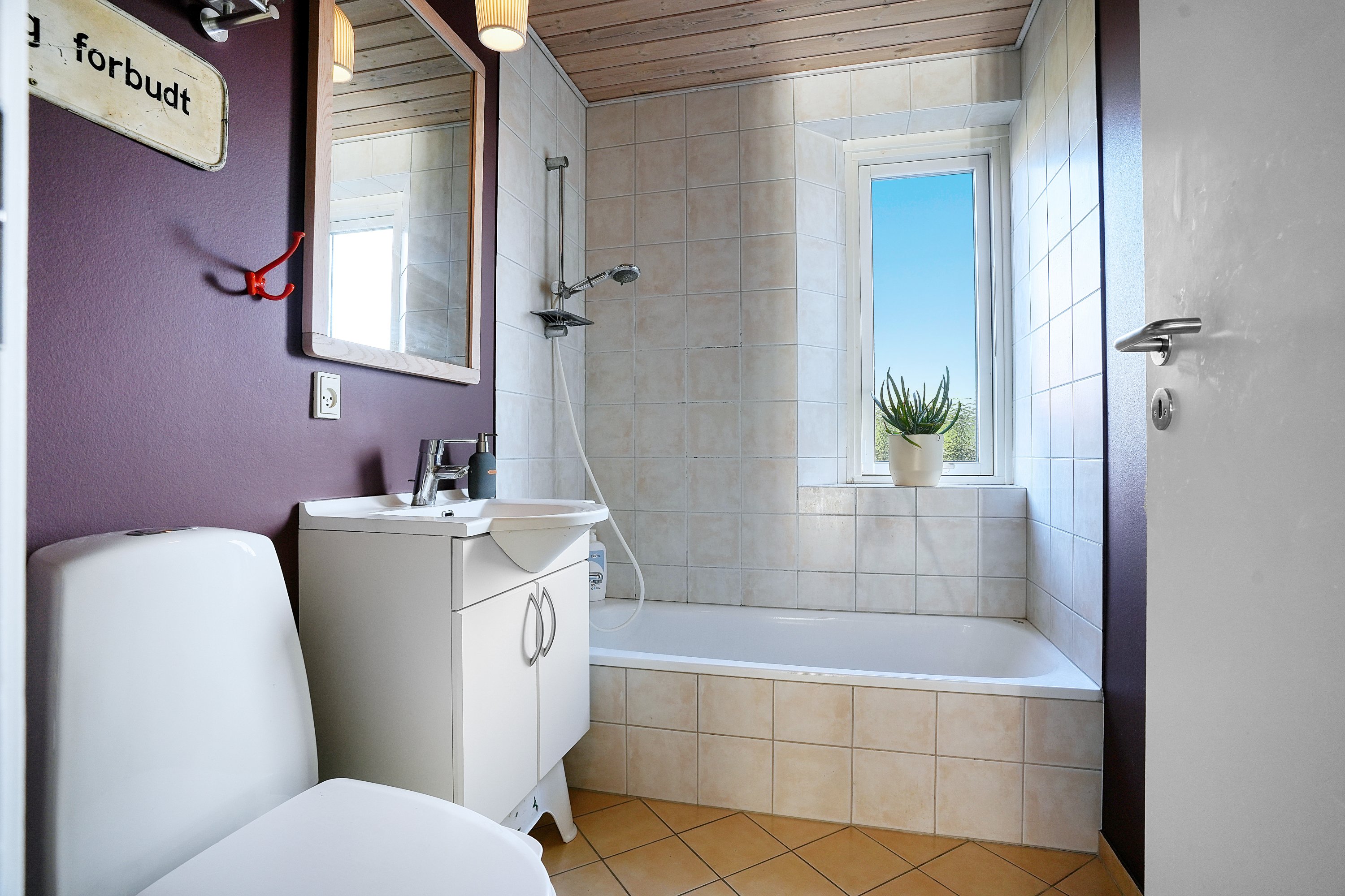Fremhævet badeværelse billede i fuldskærmstilstand. Billede af Mølleengen 2, 3550 Slangerup