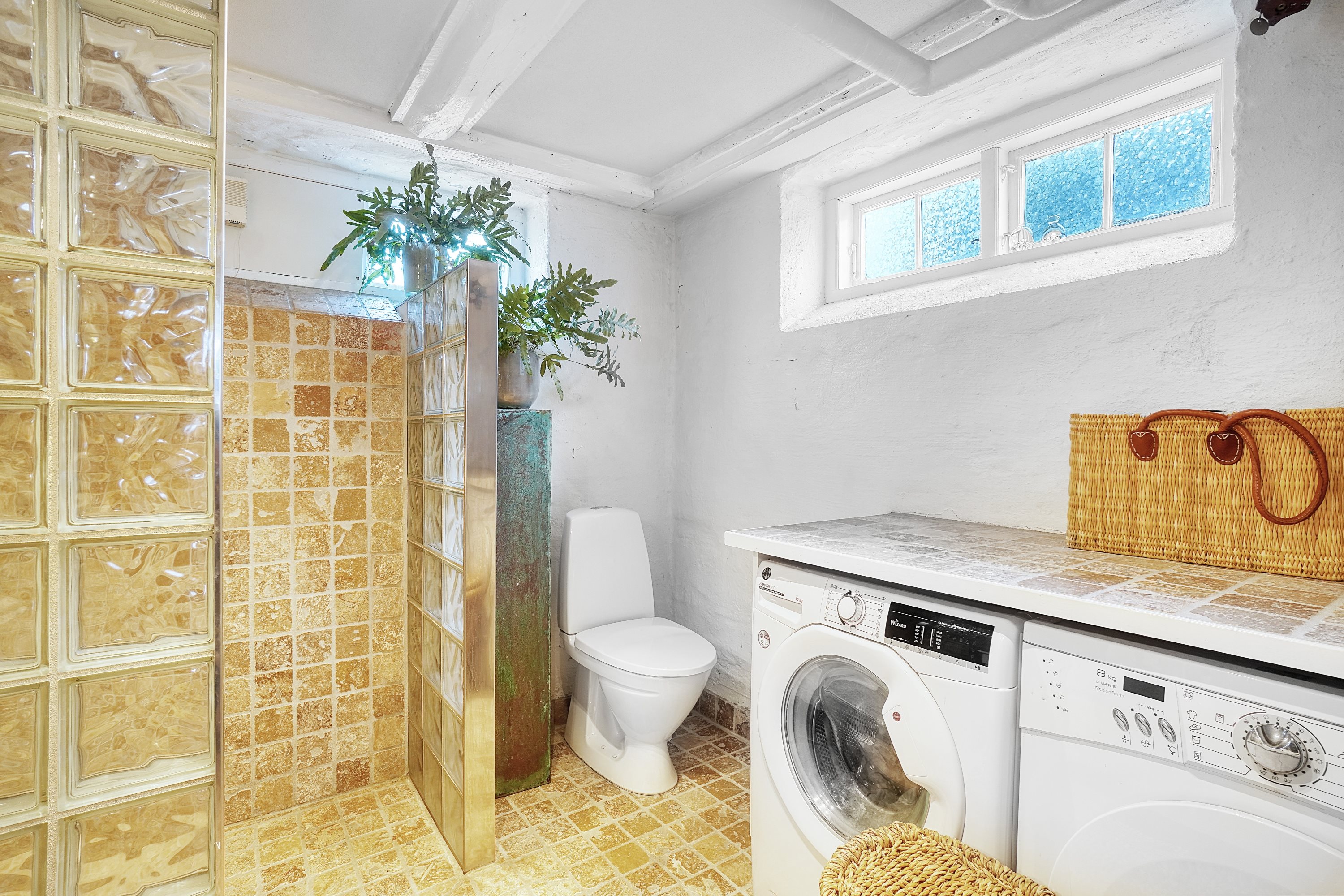 Fremhævet badeværelse billede i fuldskærmstilstand. Billede af Bragesvej 51, st.. th., 3000 Helsingør