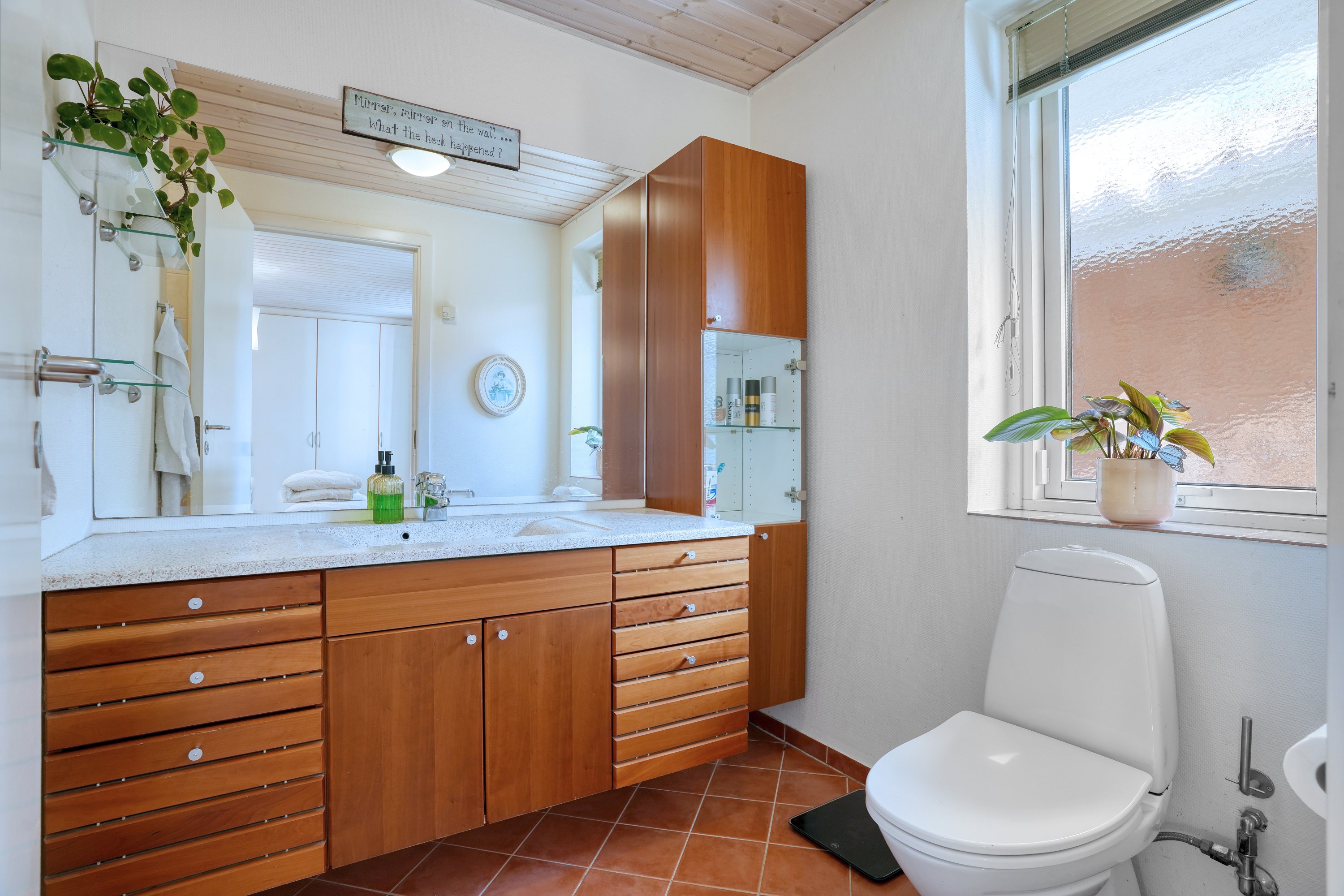 Fremhævet wc billede i fuldskærmstilstand. Billede af Mølleengen 2, 3550 Slangerup