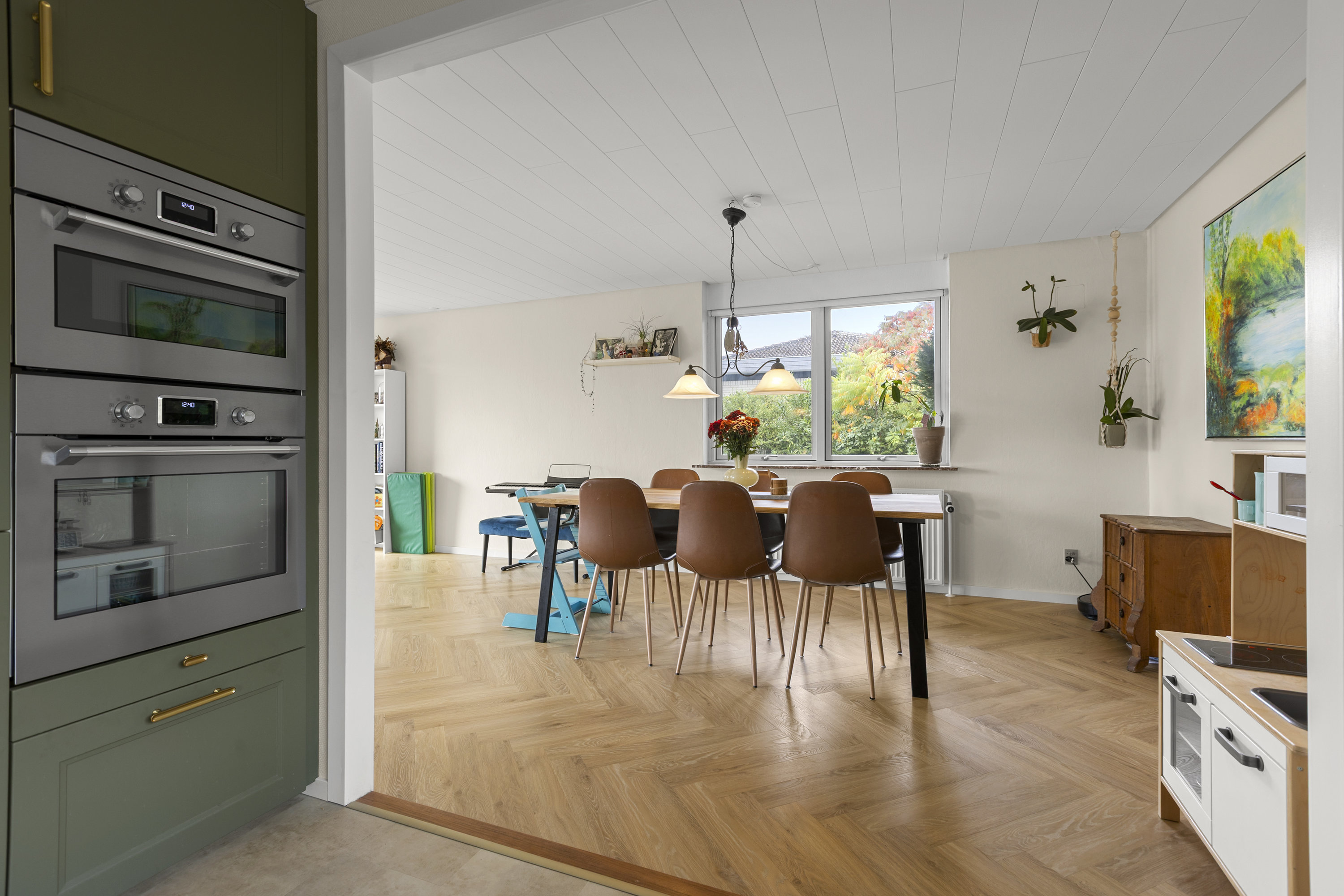 Fremhævet stue billede i fuldskærmstilstand. Billede af Munkebakken 53, 4400 Kalundborg