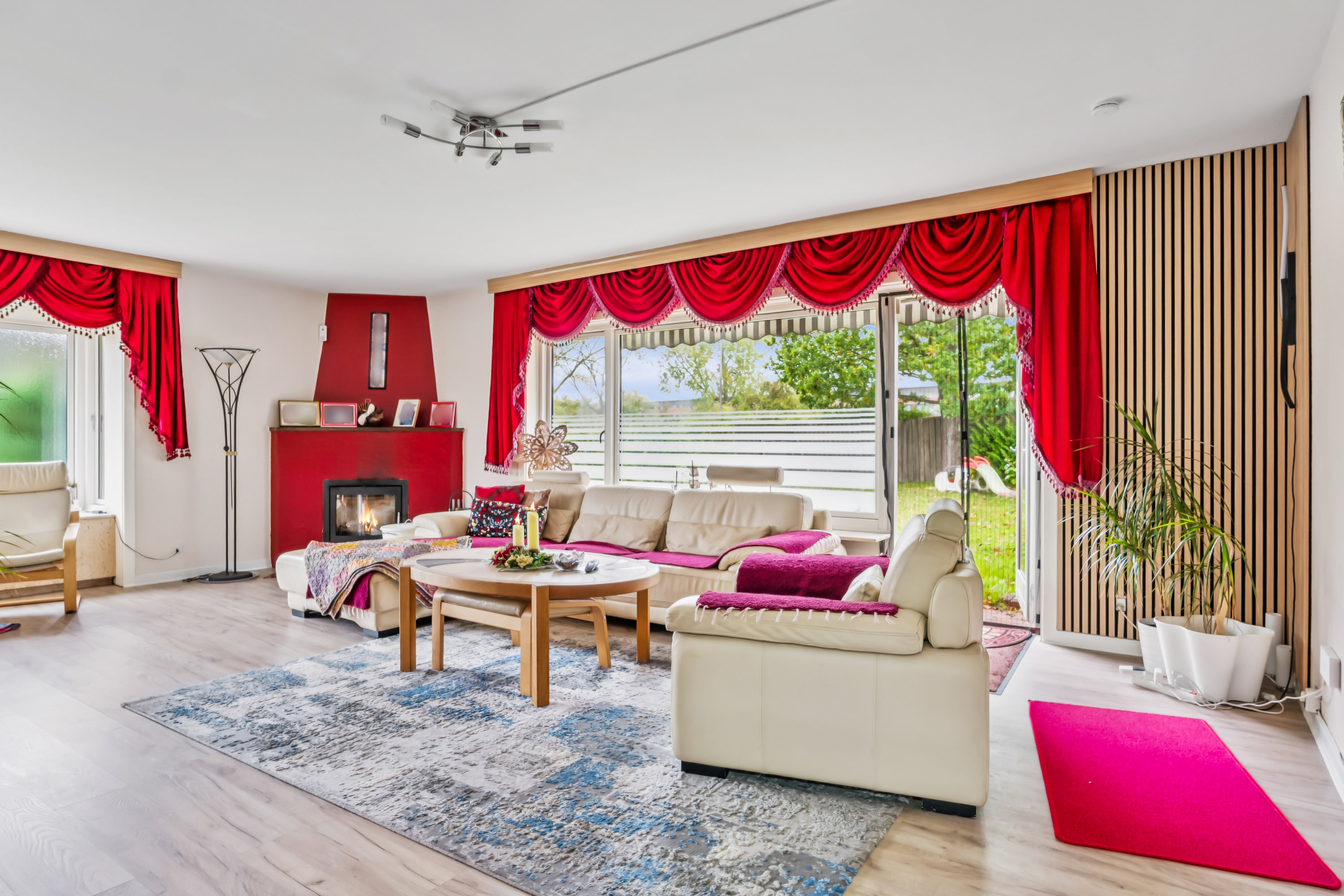 Fremhævet stue billede i fuldskærmstilstand. Billede af Toftebjerghaven 12, 2750 Ballerup