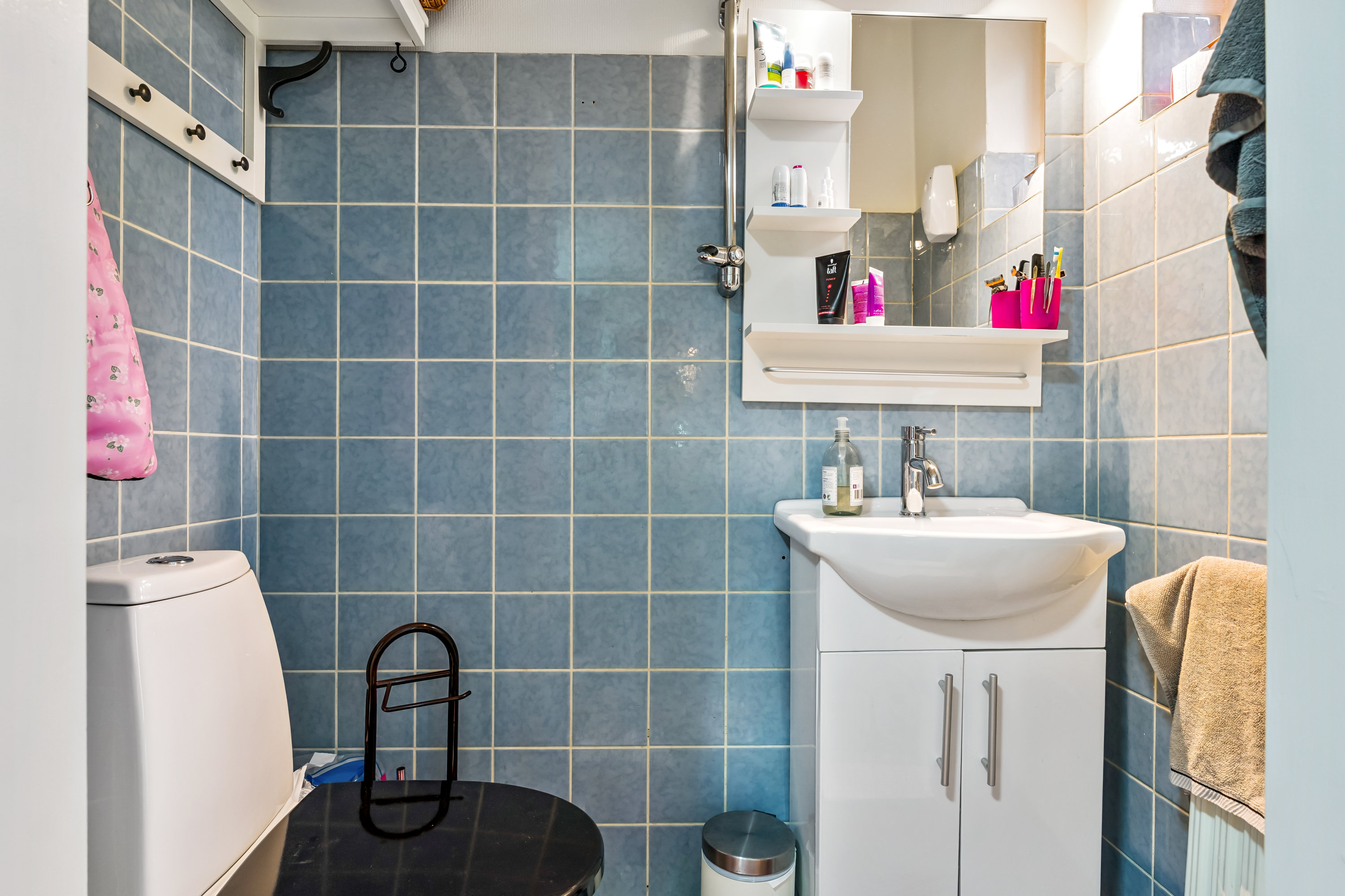 Fremhævet badeværelse billede i fuldskærmstilstand. Billede af Toftebjerghaven 12, 2750 Ballerup