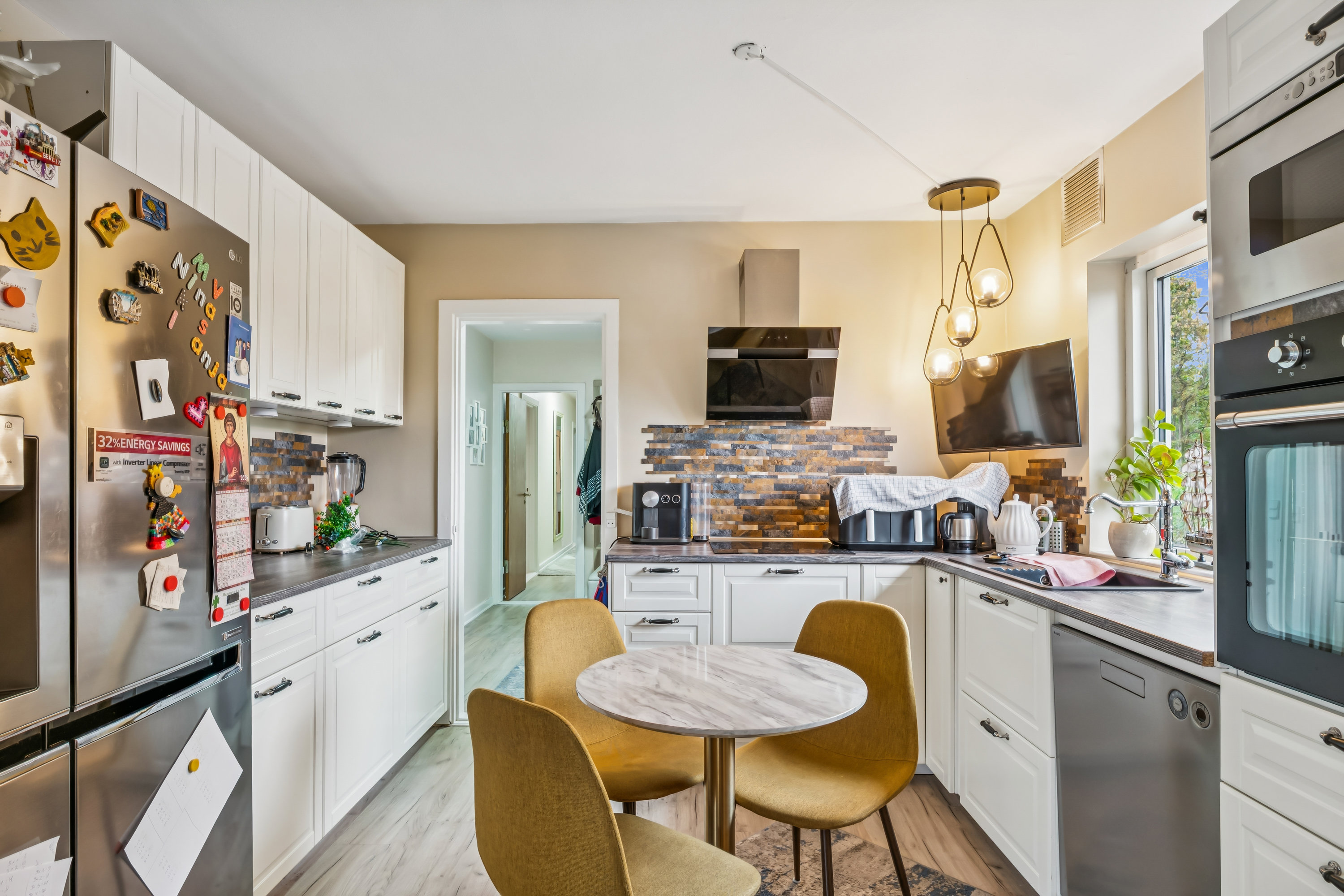 Fremhævet køkken billede i fuldskærmstilstand. Billede af Toftebjerghaven 12, 2750 Ballerup