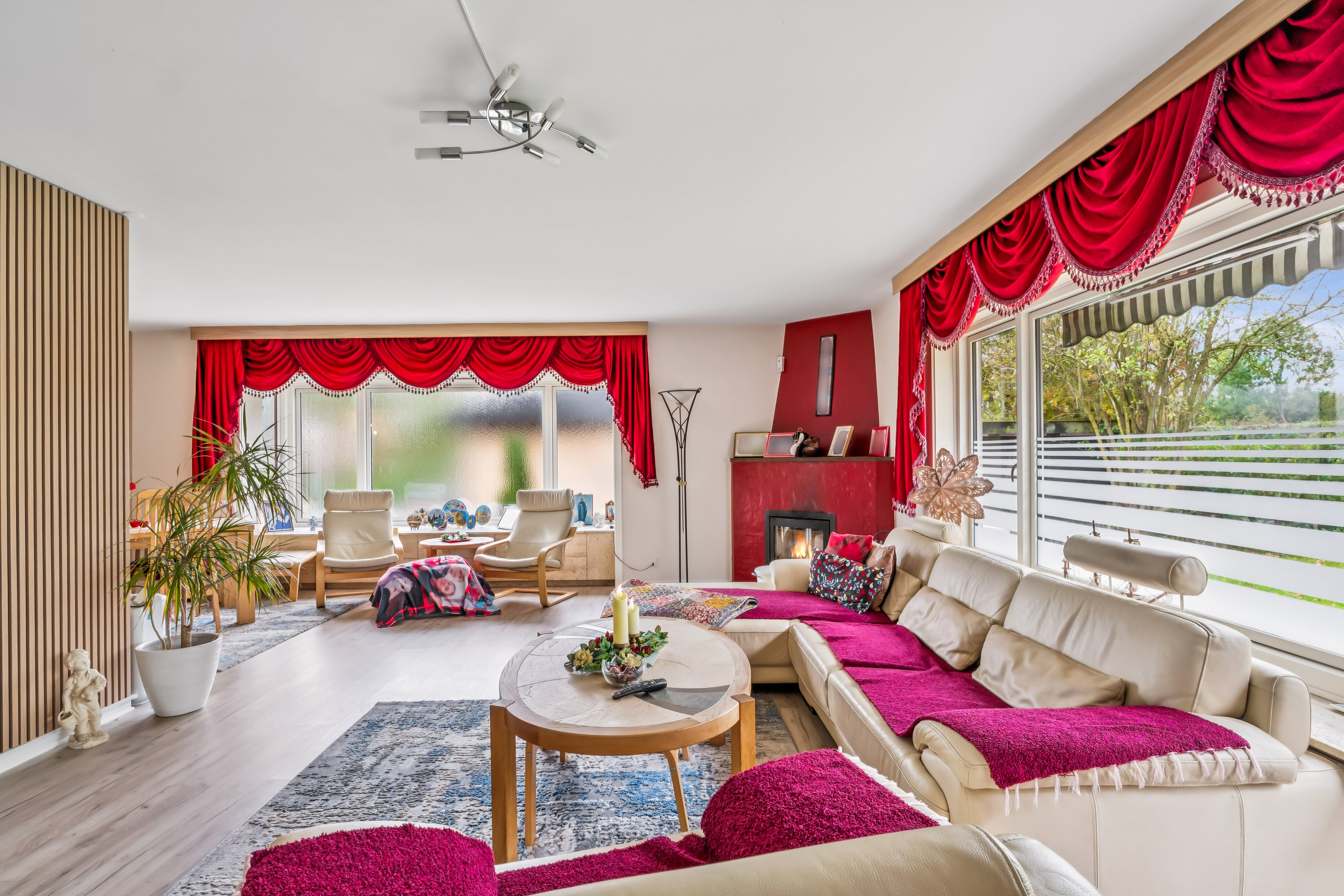 Fremhævet stue billede i fuldskærmstilstand. Billede af Toftebjerghaven 12, 2750 Ballerup