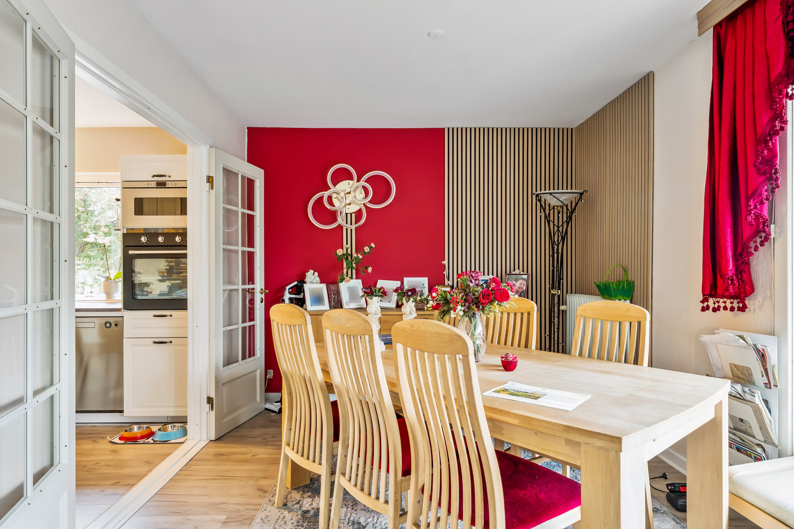 Fremhævet spisestue billede i fuldskærmstilstand. Billede af Toftebjerghaven 12, 2750 Ballerup