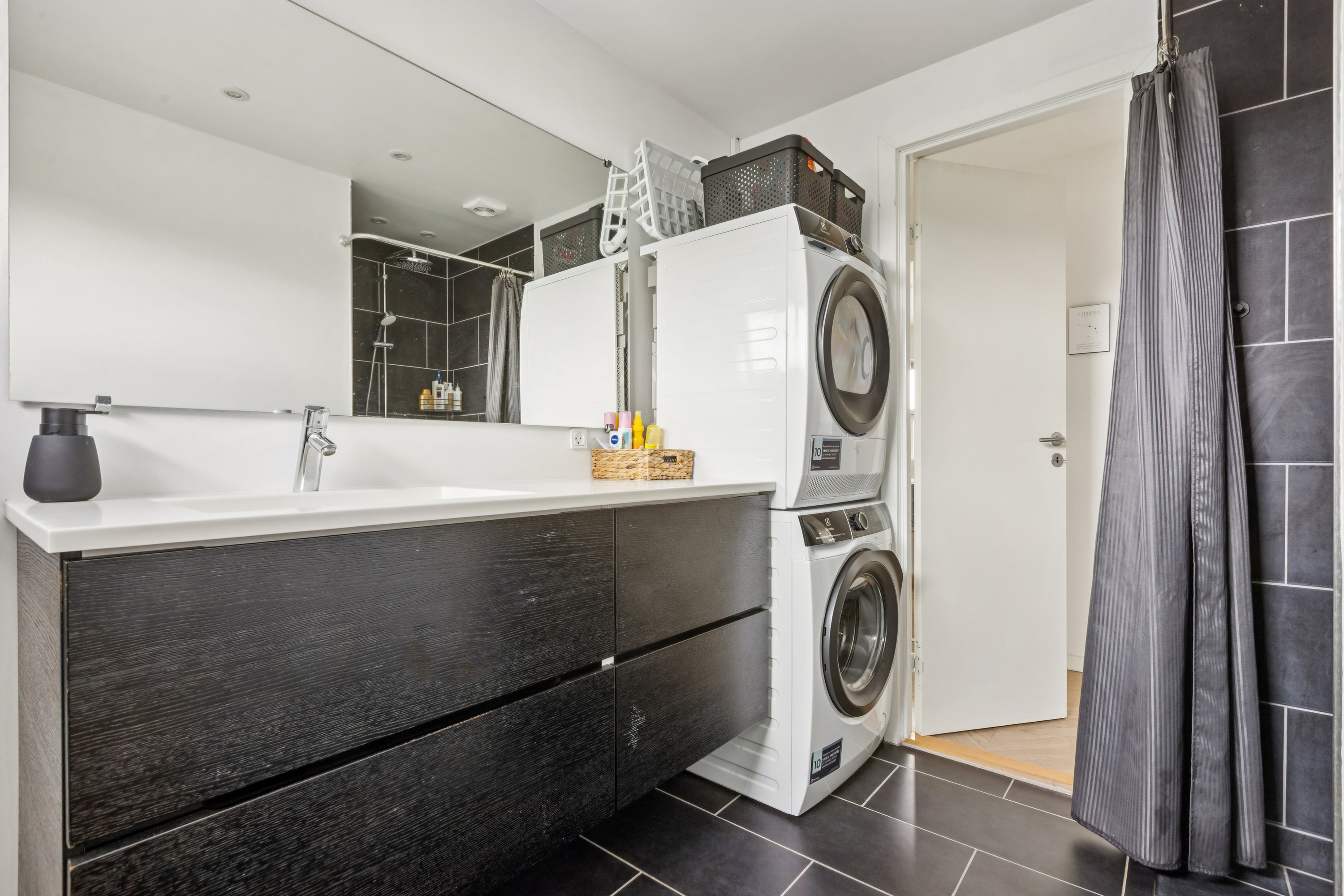 Fremhævet badeværelse billede i fuldskærmstilstand. Billede af Haarlem Alle 20, 2791 Dragør