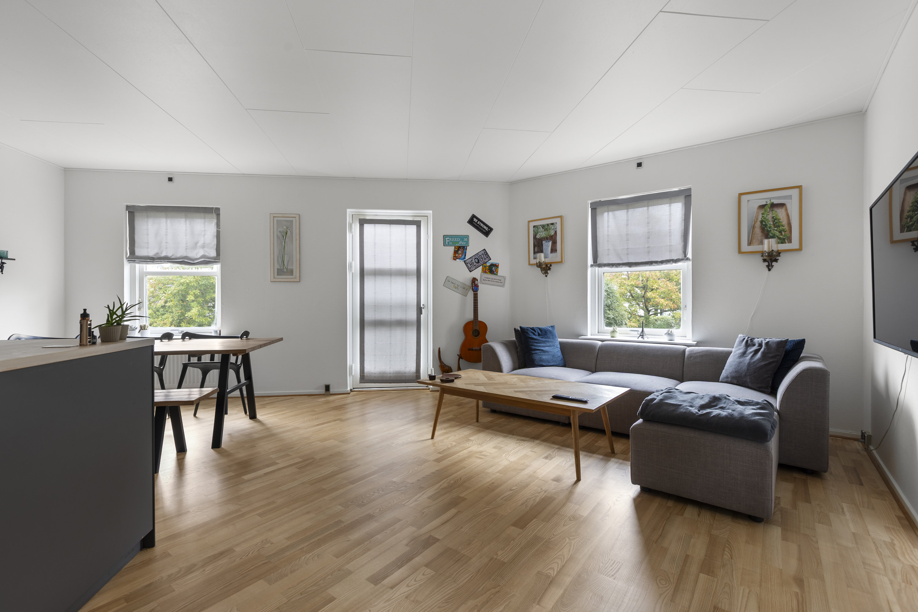 Fremhævet stue billede i fuldskærmstilstand. Billede af Pilagervej 48, 4200 Slagelse