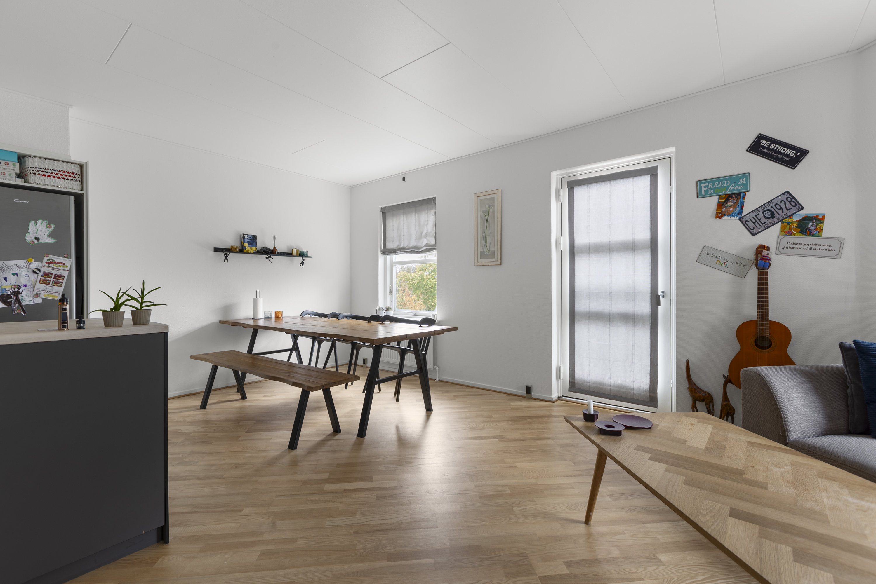 Fremhævet stue billede i fuldskærmstilstand. Billede af Pilagervej 48, 4200 Slagelse