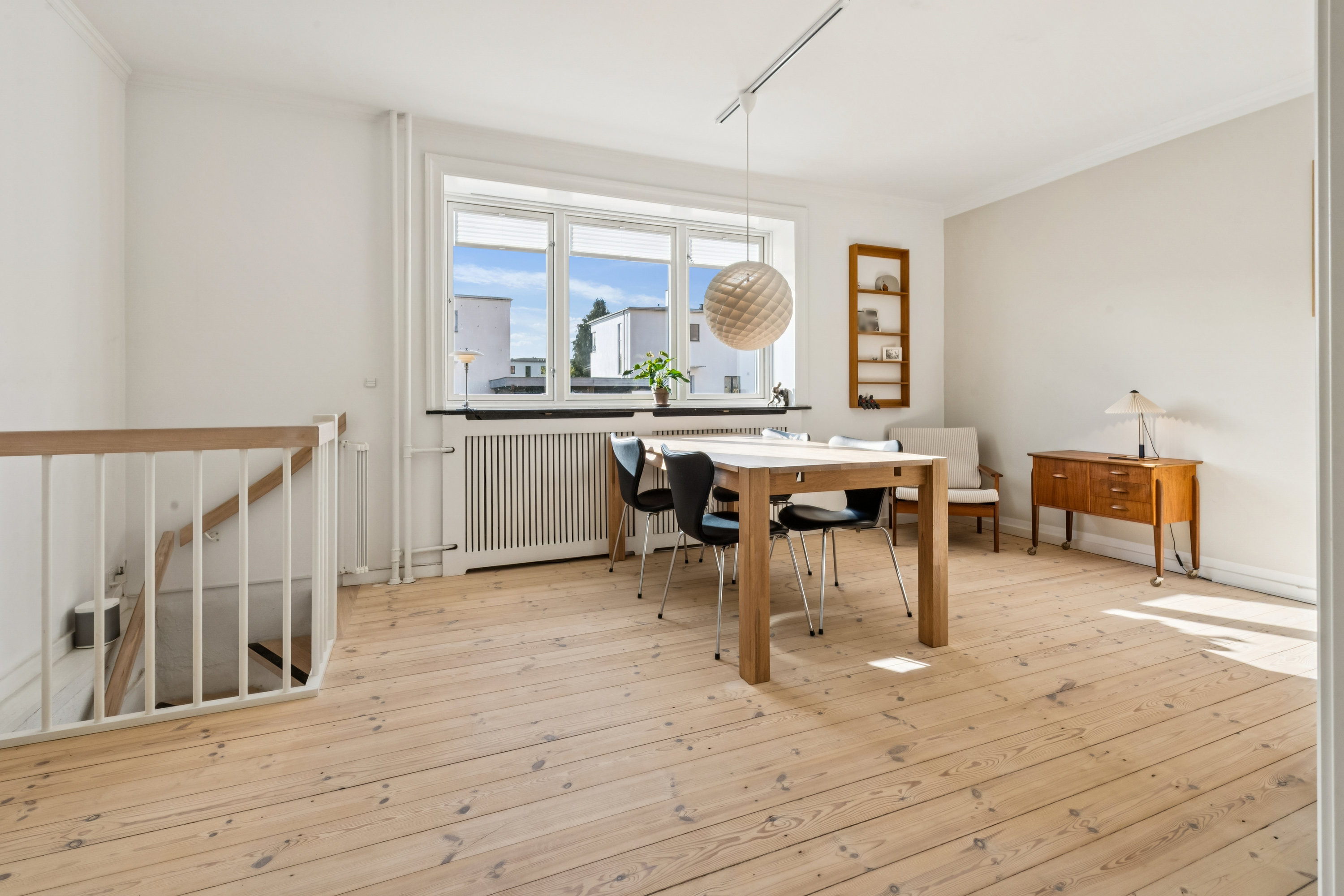 Fremhævet stue billede i fuldskærmstilstand. Billede af Johan Wilmanns Vej 23, st.. tv., 2800 Kongens Lyngby